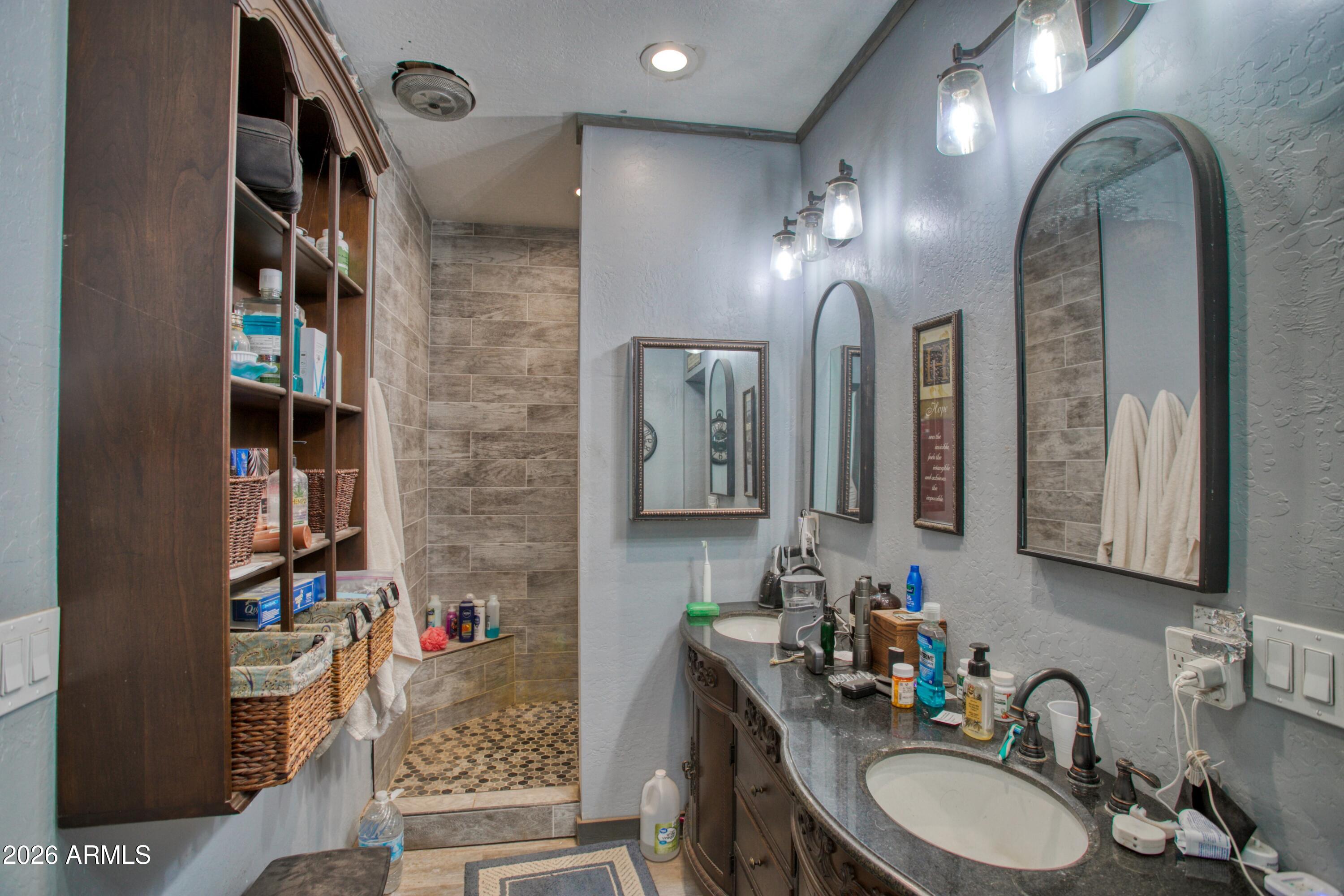 APACHE COVE AMD - Residential