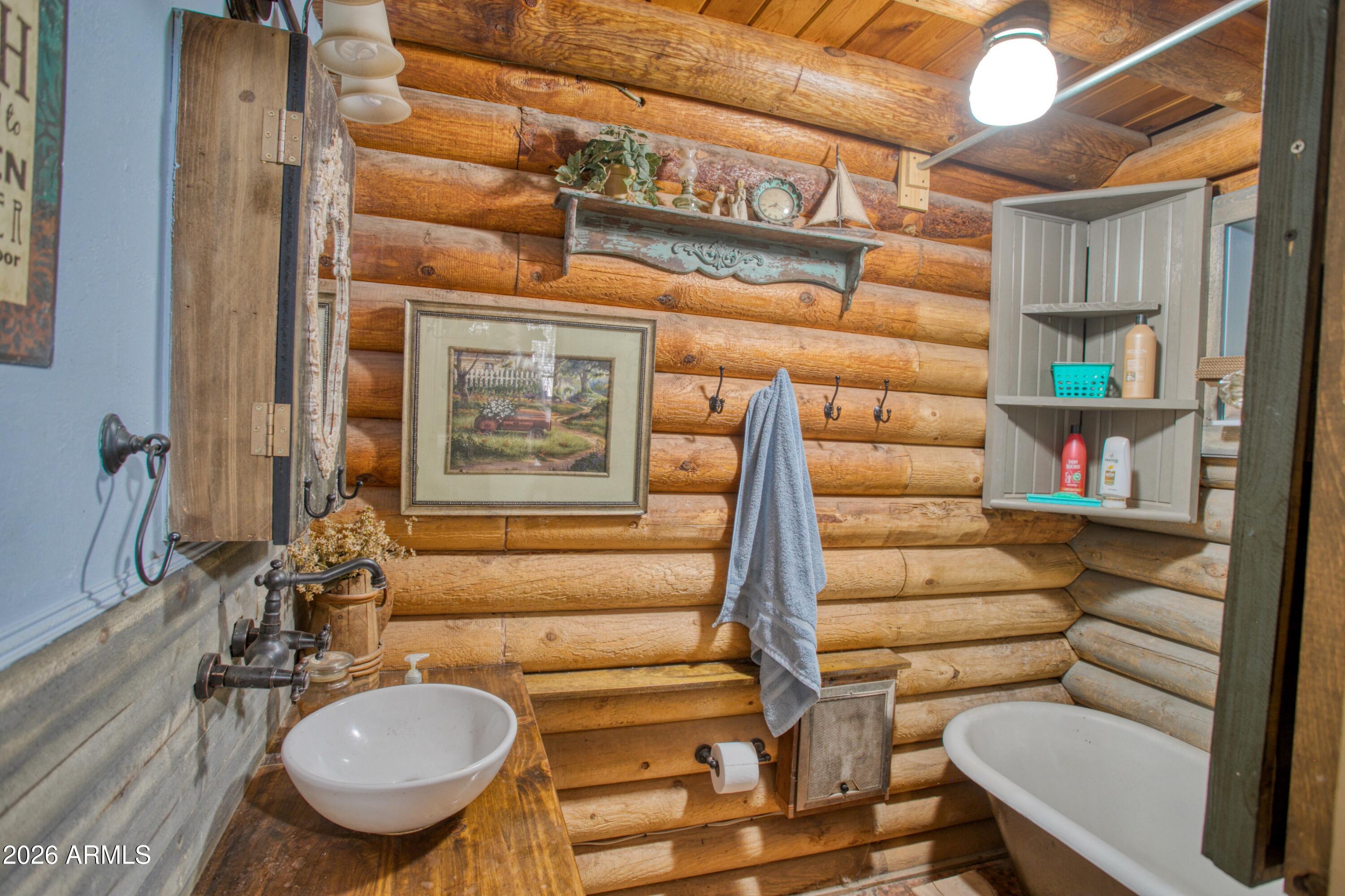 APACHE COVE AMD - Residential