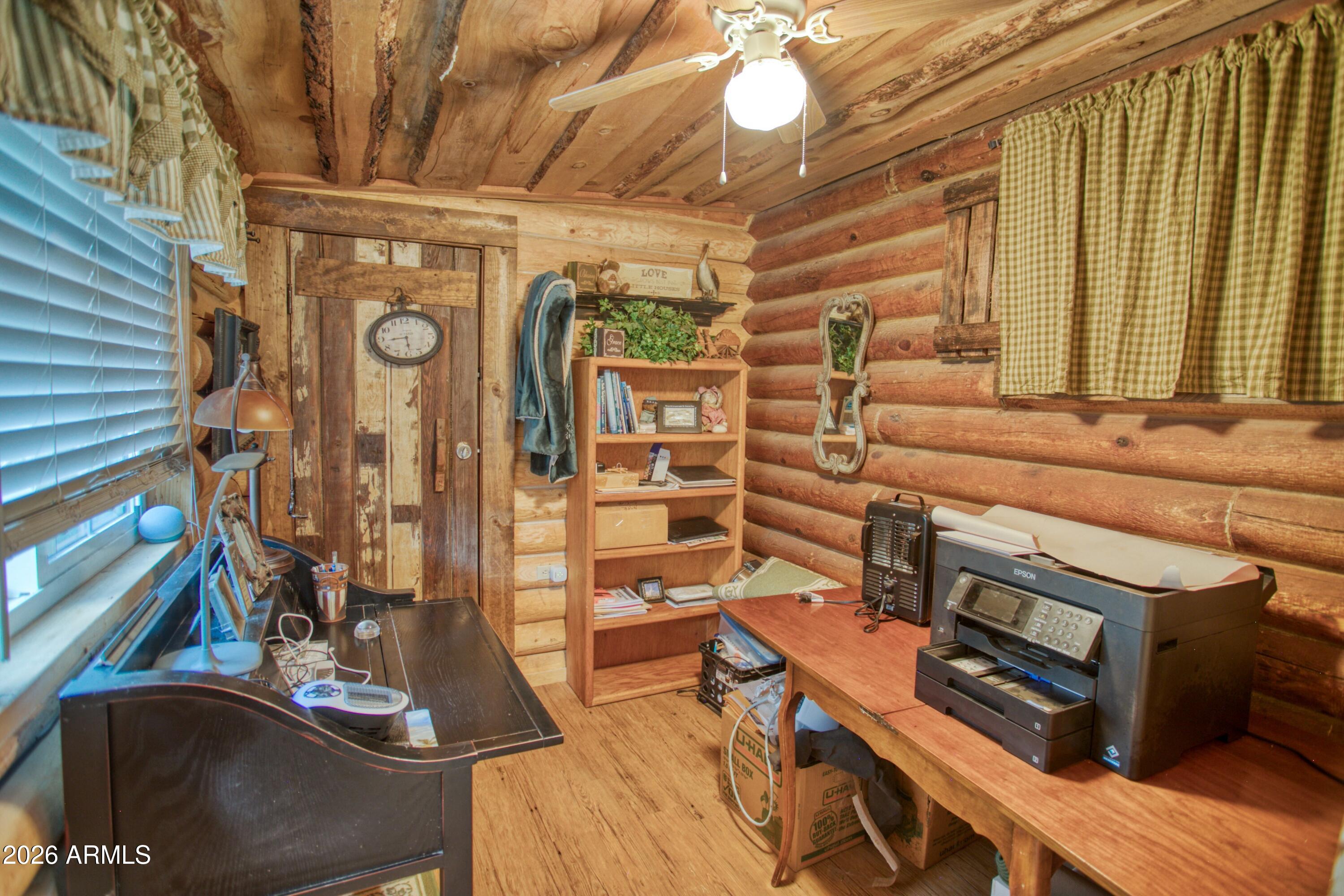 APACHE COVE AMD - Residential