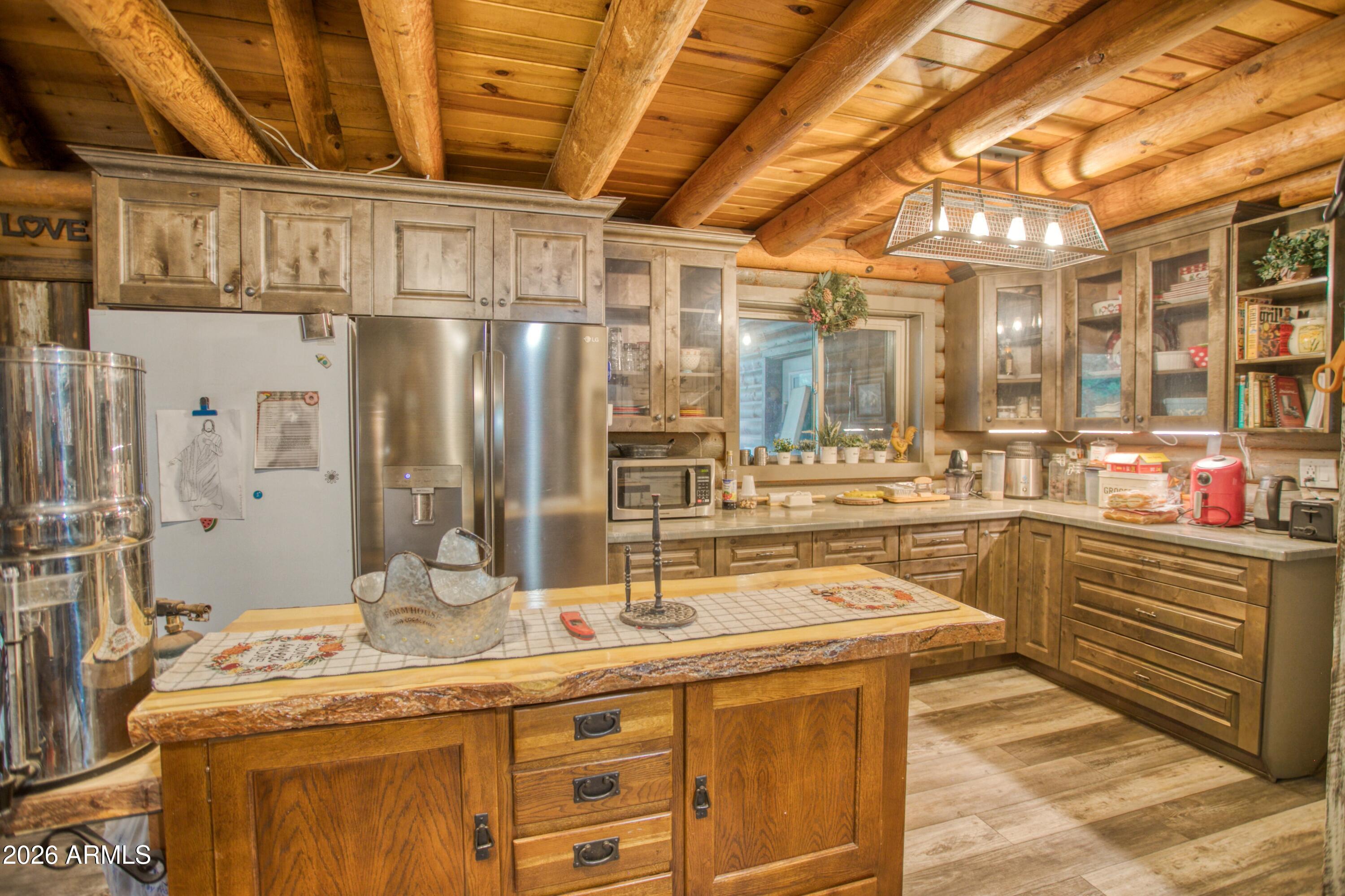 APACHE COVE AMD - Residential