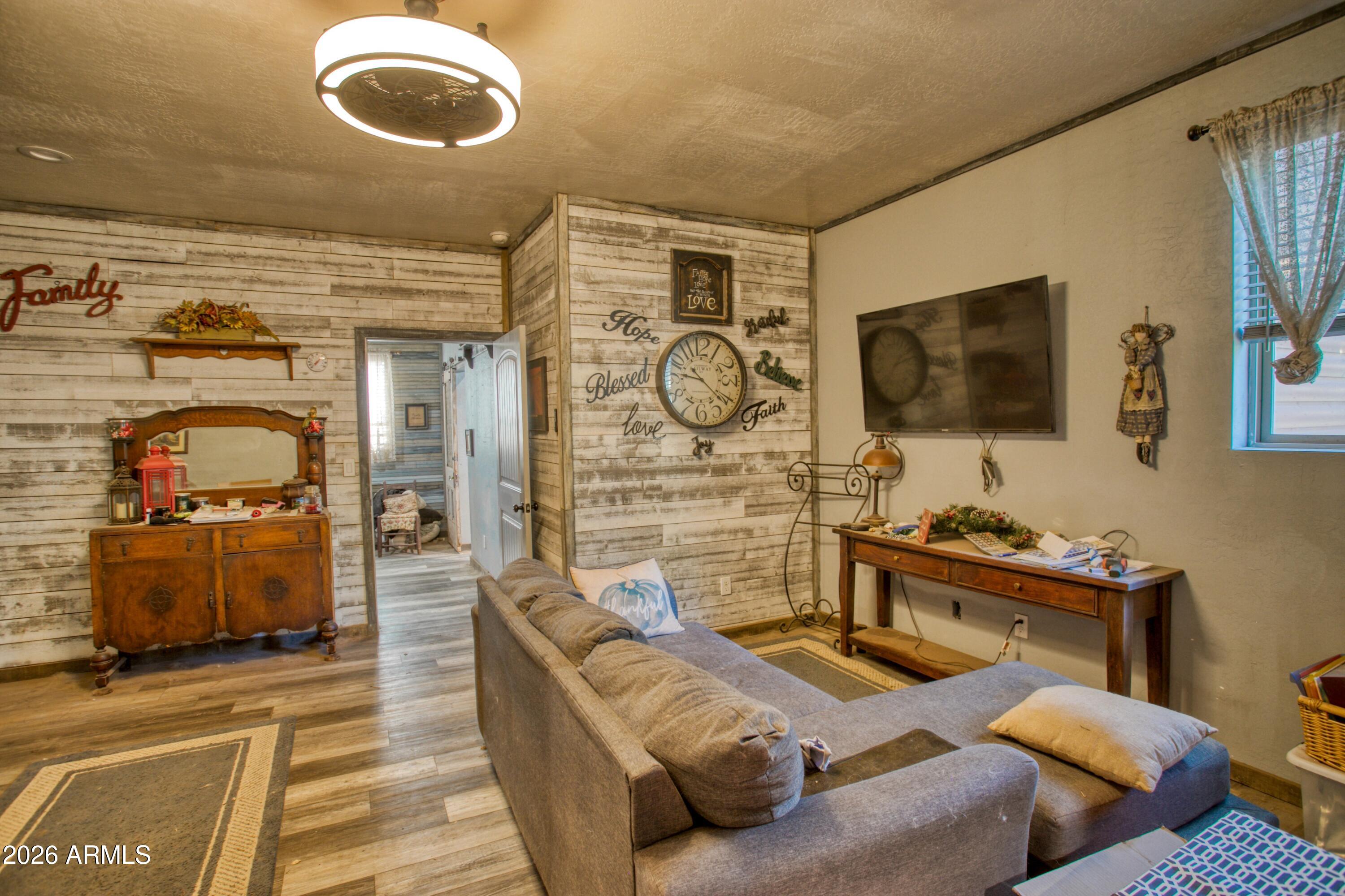 APACHE COVE AMD - Residential