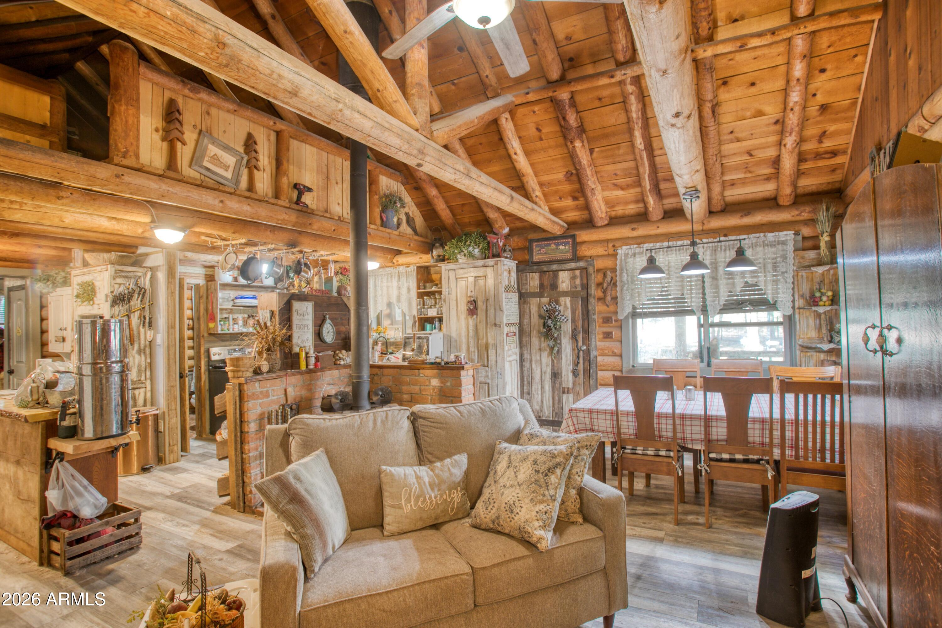 APACHE COVE AMD - Residential