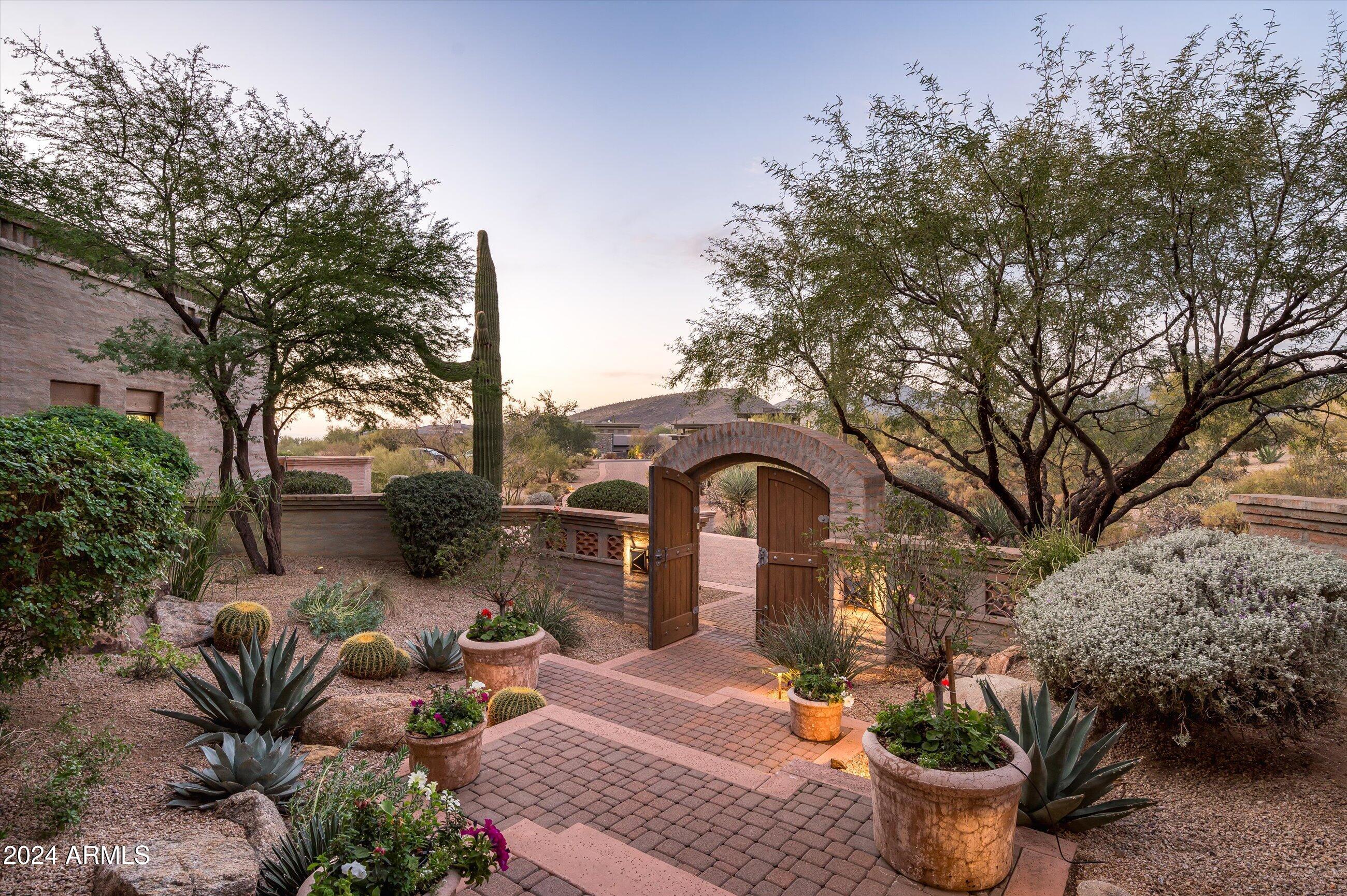 DESERT MOUNTAIN PHASE 1 UNIT 2 LOT 206-335 TR A - Residential