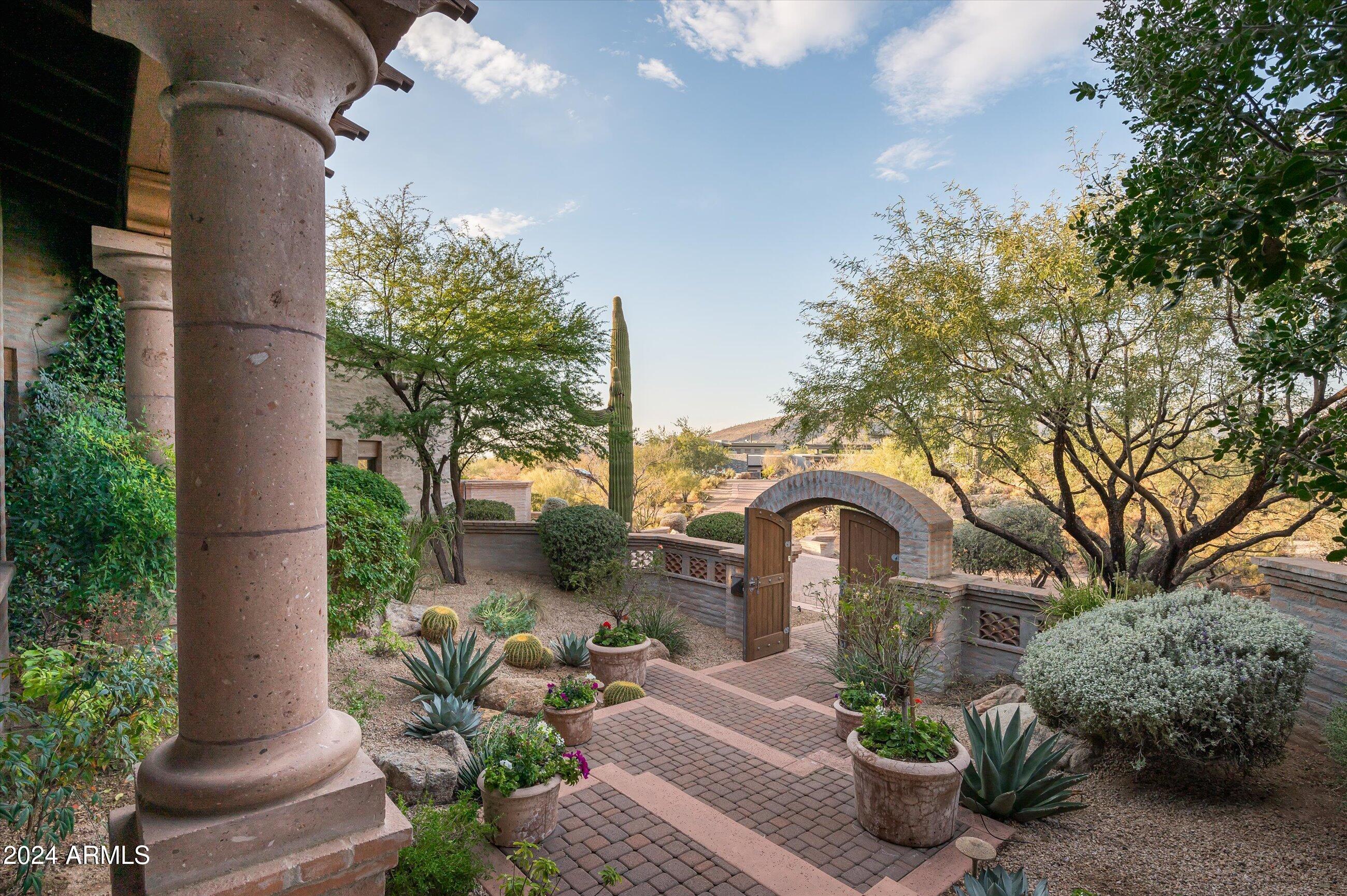 DESERT MOUNTAIN PHASE 1 UNIT 2 LOT 206-335 TR A - Residential