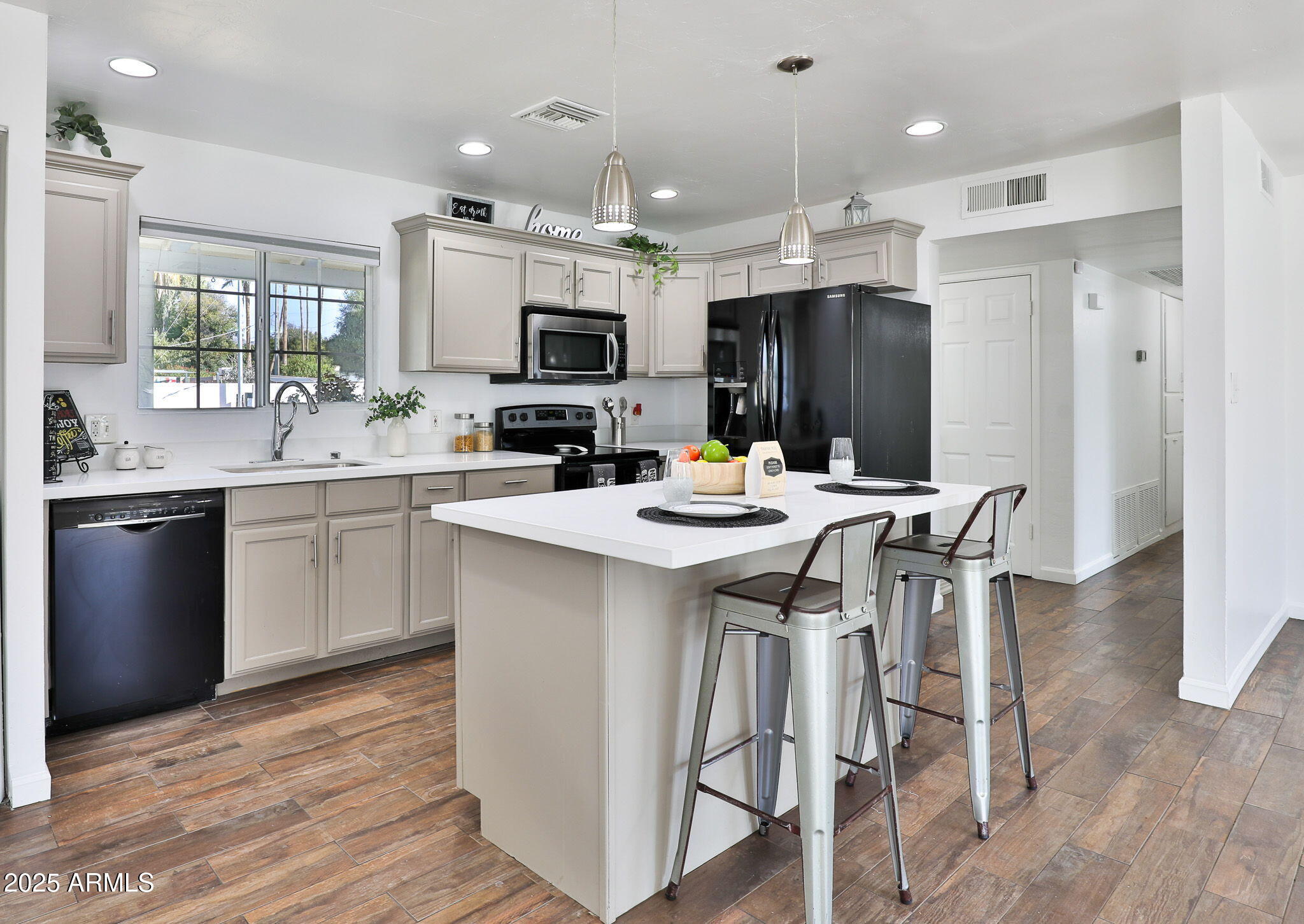 NORTH VISTA - Residential