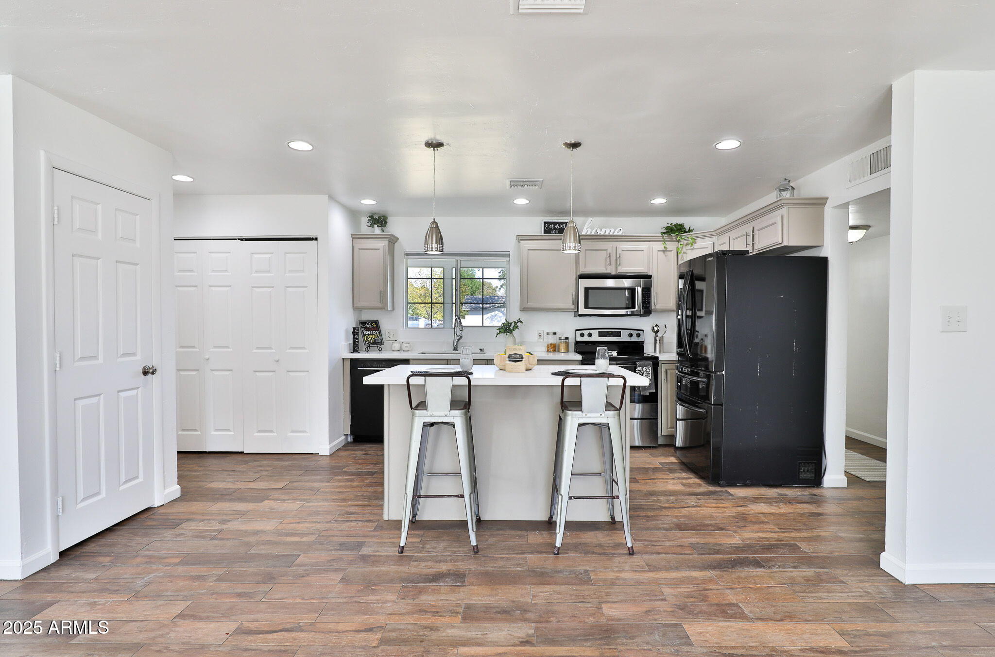 NORTH VISTA - Residential