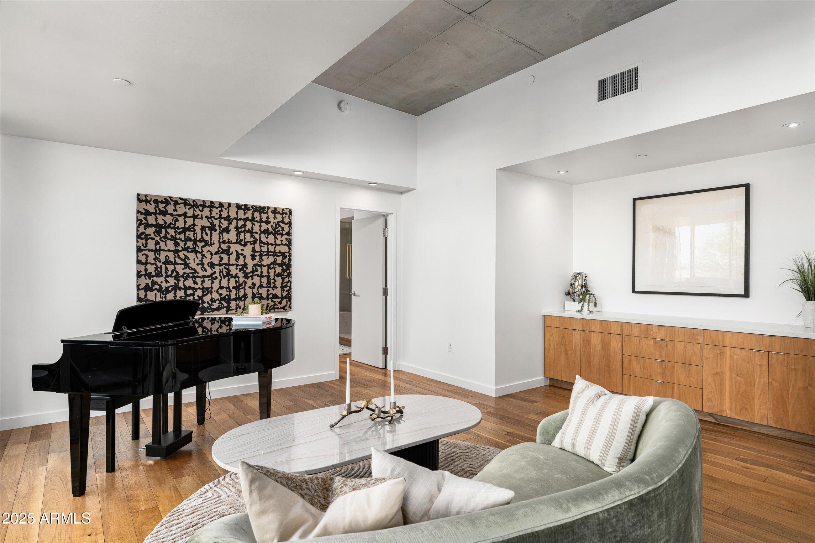 MOUNTAIN SHADOWS RESORT - CONDOMINIUM HOTEL - Residential