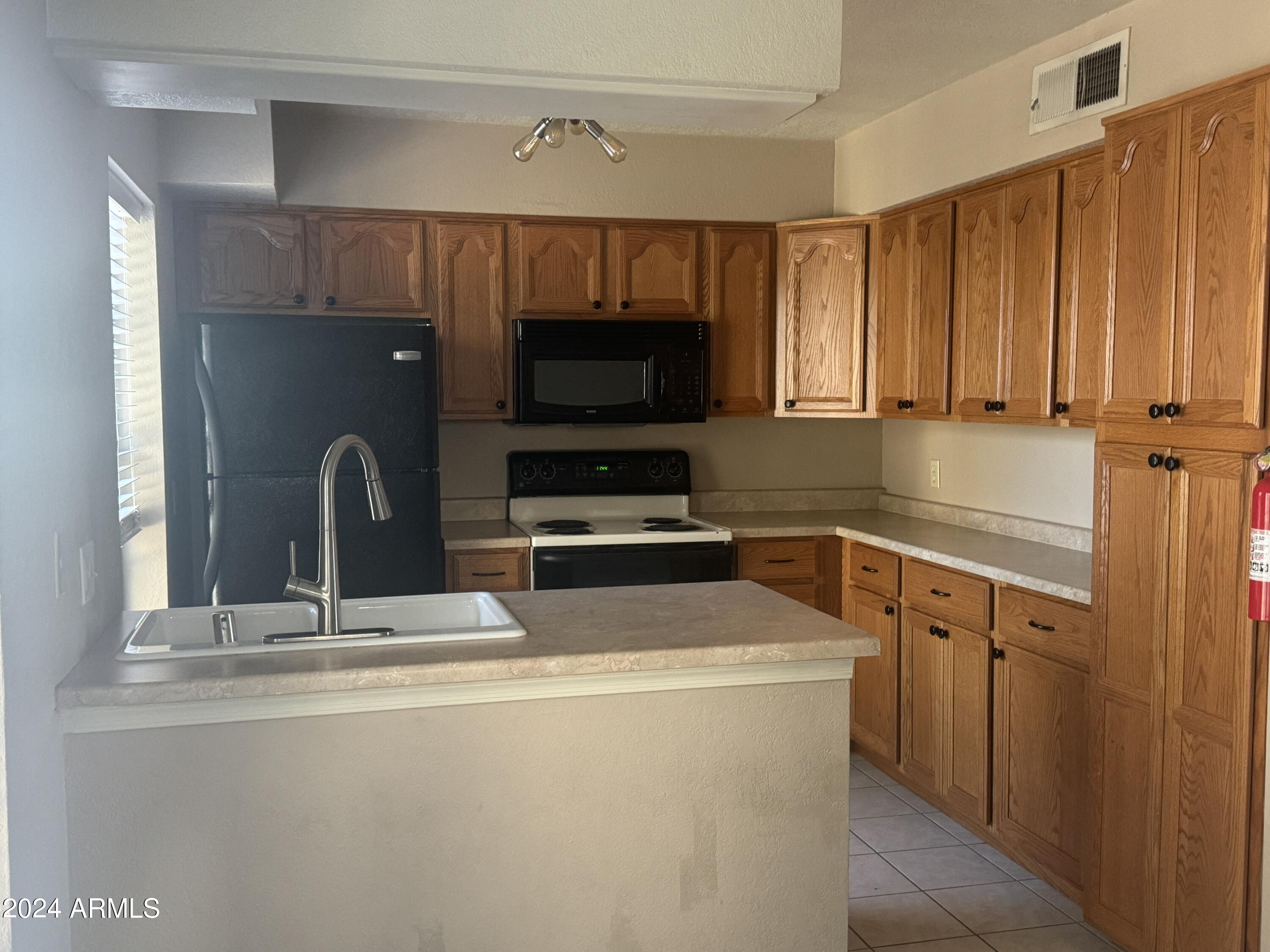 LA CASA DE FUENTE - Residential Lease