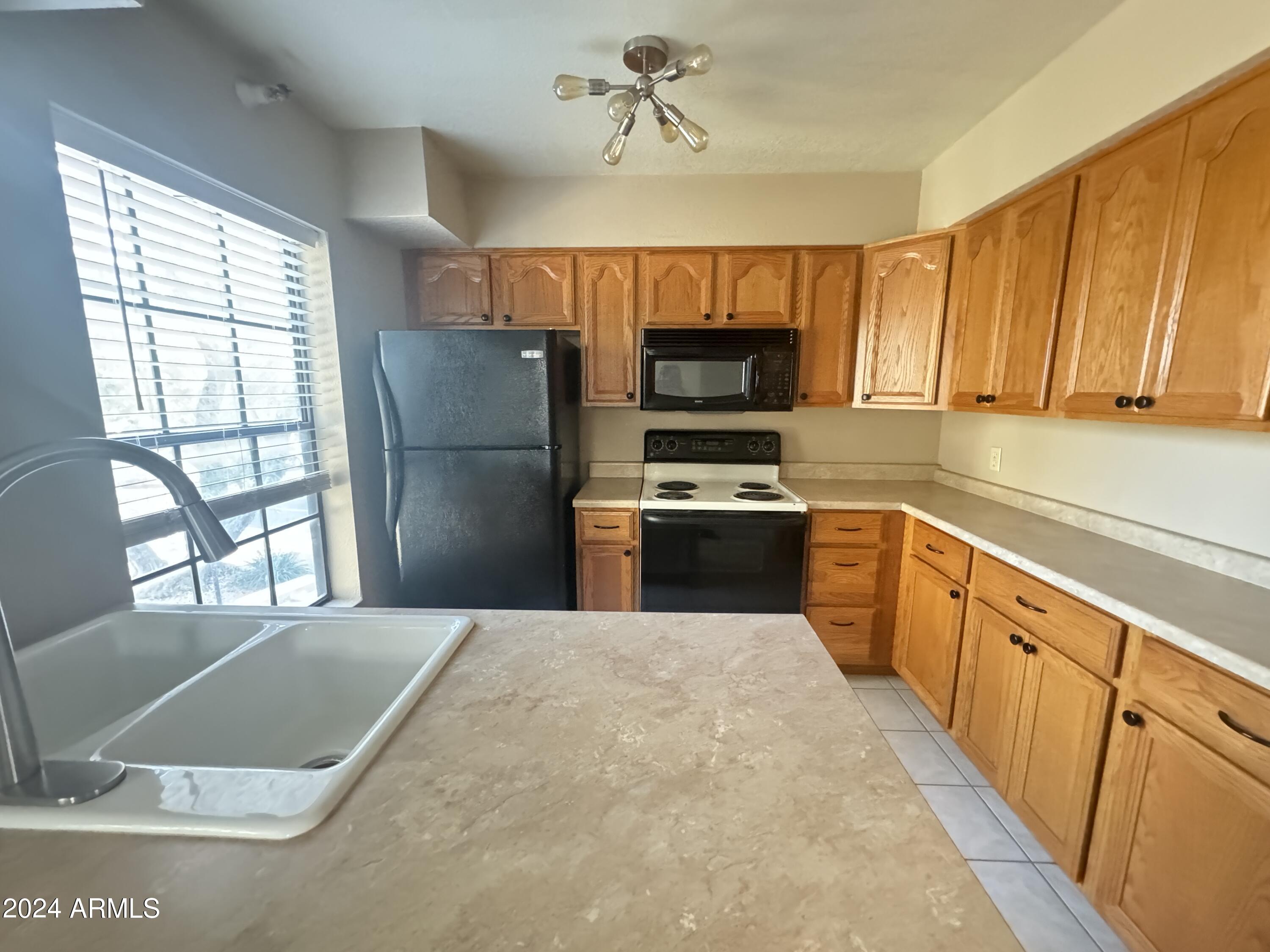 LA CASA DE FUENTE - Residential Lease