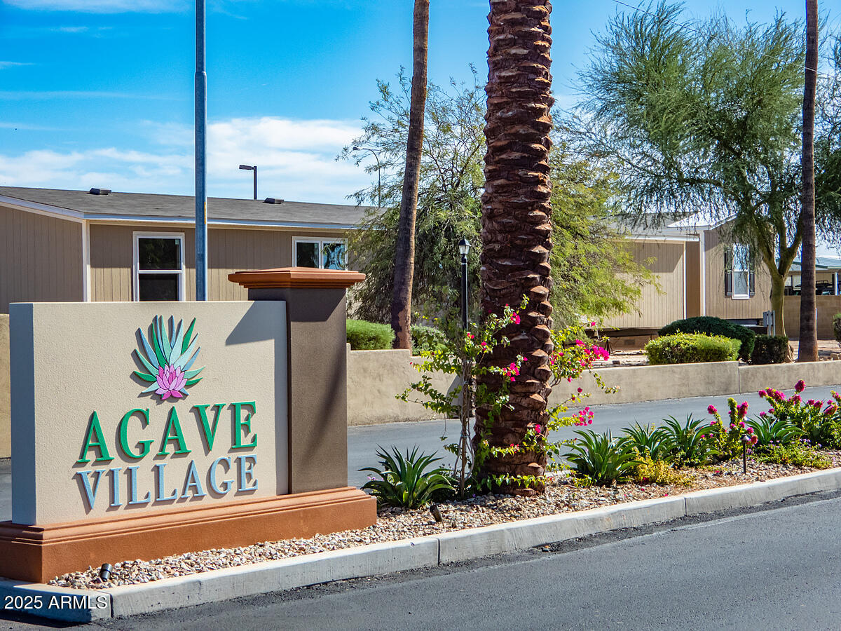 AGAVE VILLAGE - Residential