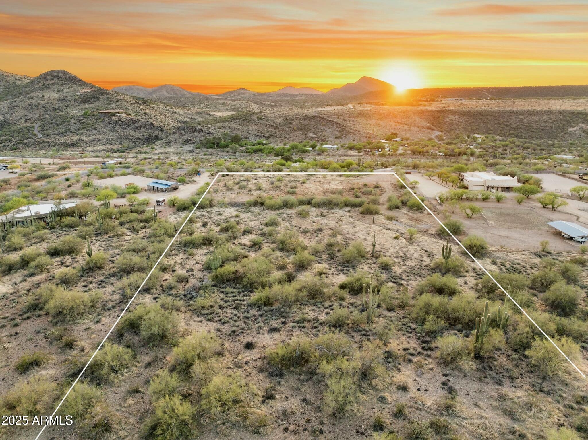 Metes and Bounds. Cave Creek - Land