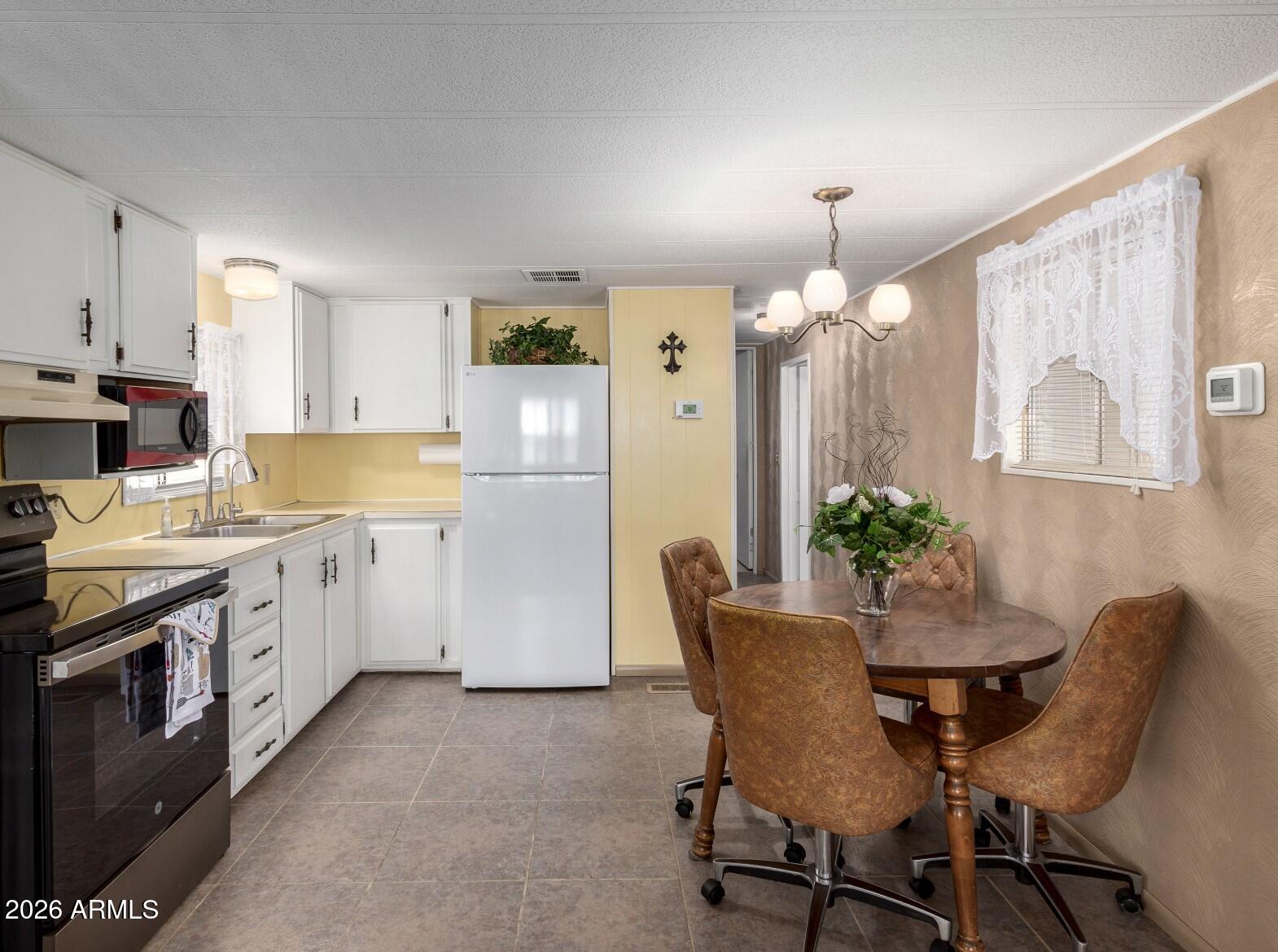 Twin Knolls Mobile Home Villa - Residential