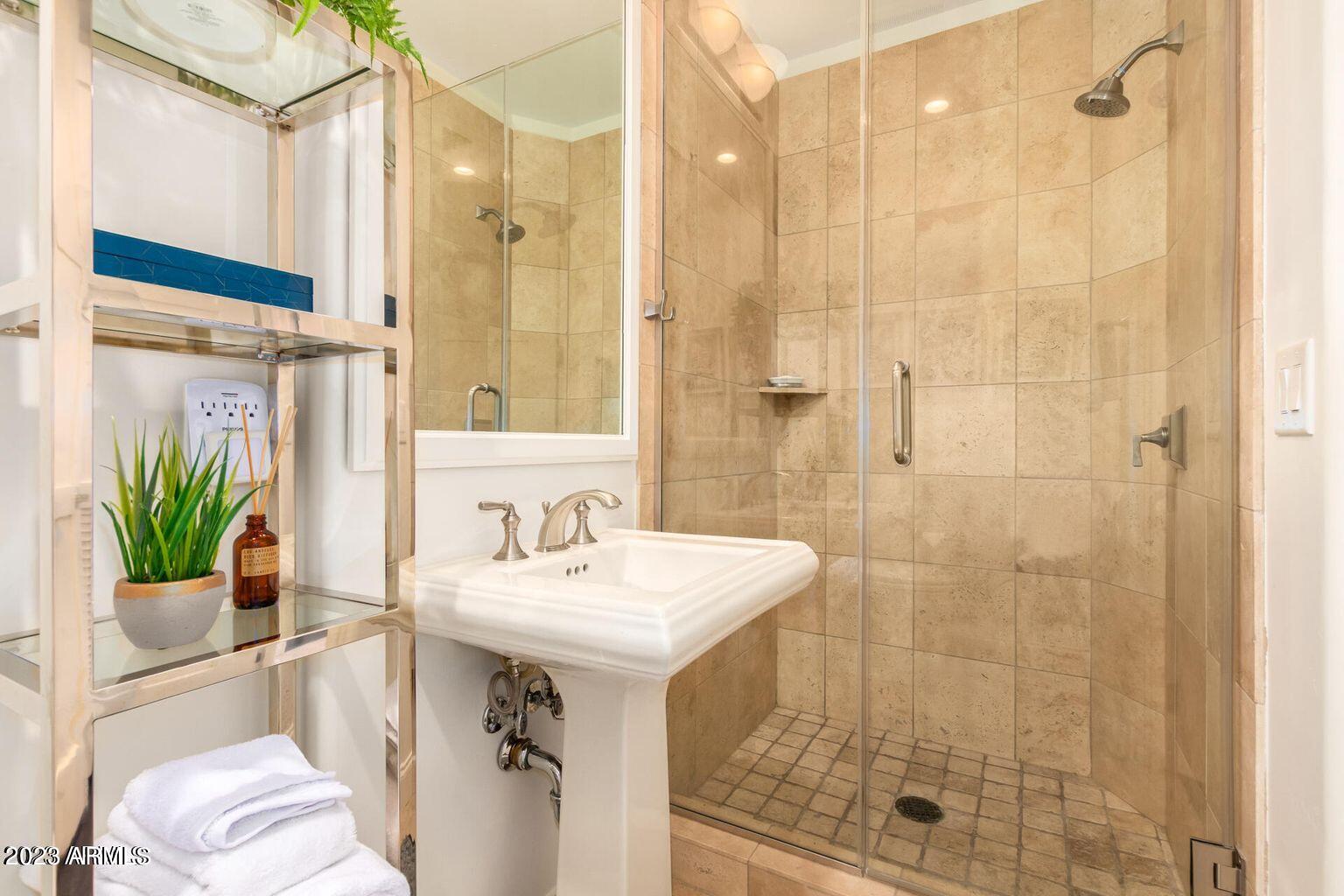FAIRWAY LODGE AT THE BILTMORE CONDOMINIUM AMD - Residential