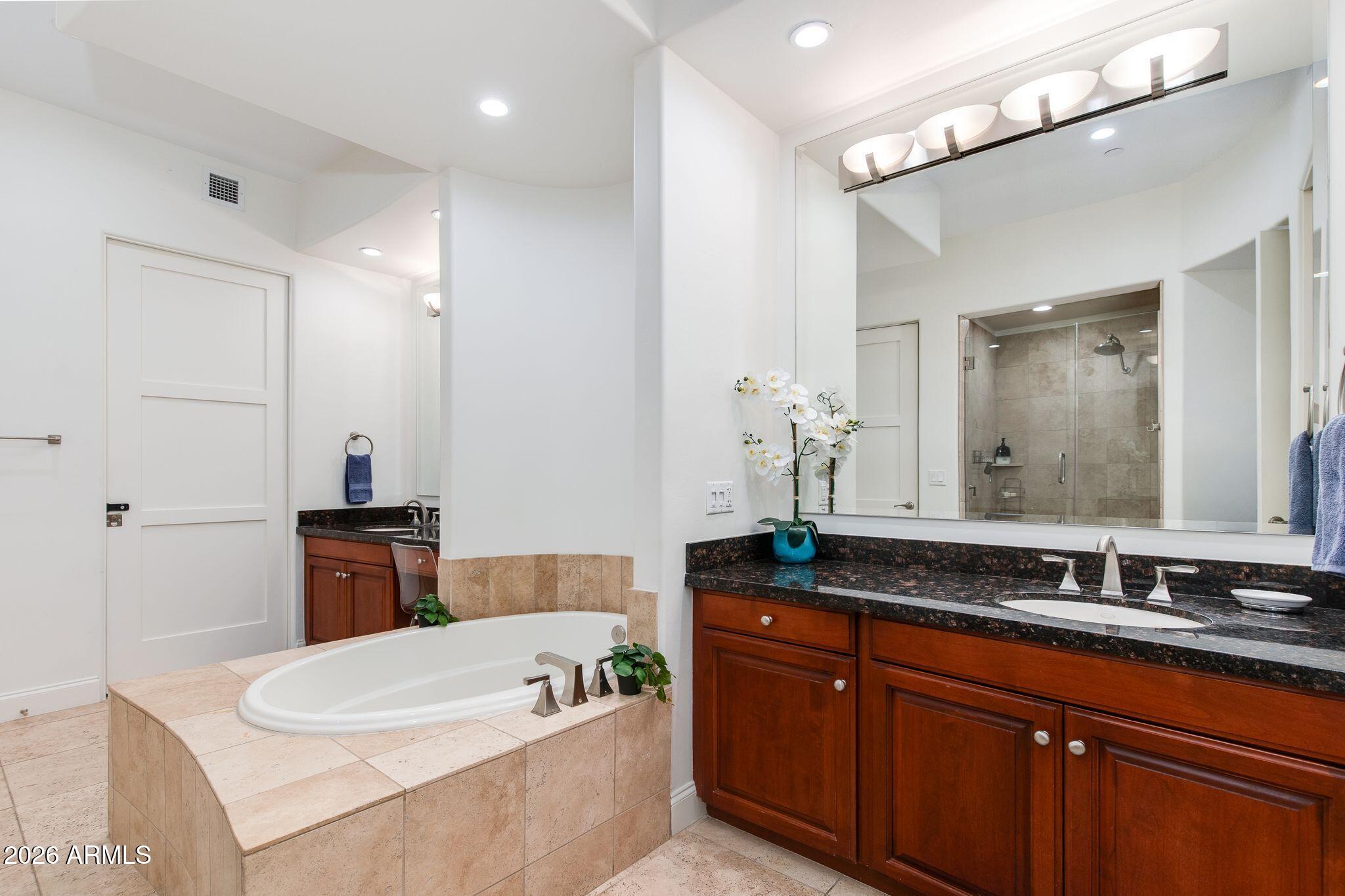 FAIRWAY LODGE AT THE BILTMORE CONDOMINIUM AMD - Residential