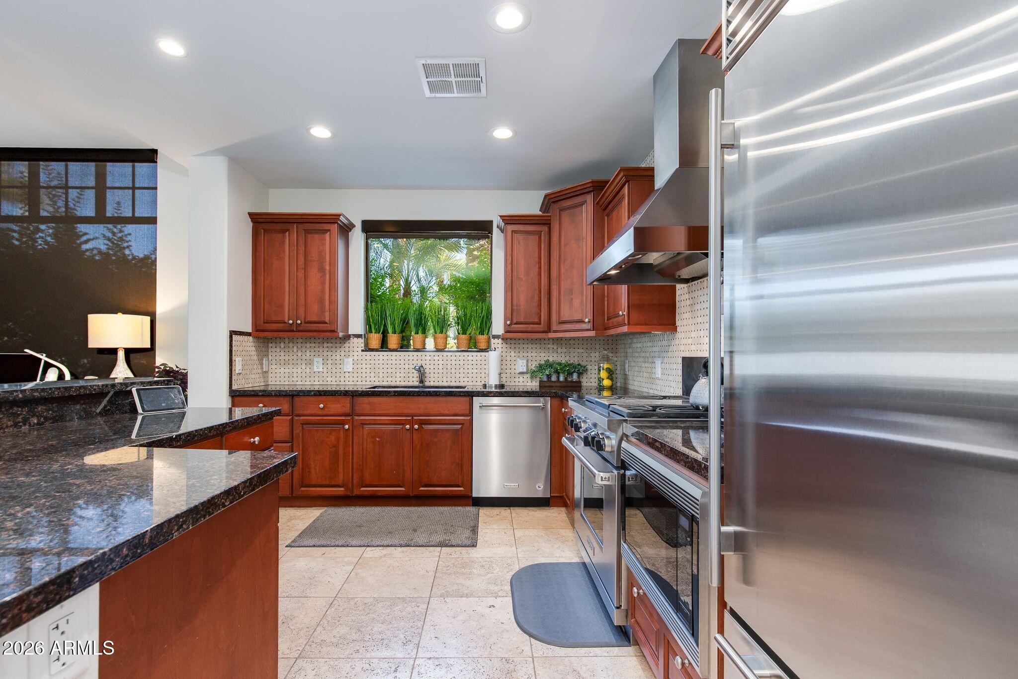 FAIRWAY LODGE AT THE BILTMORE CONDOMINIUM AMD - Residential