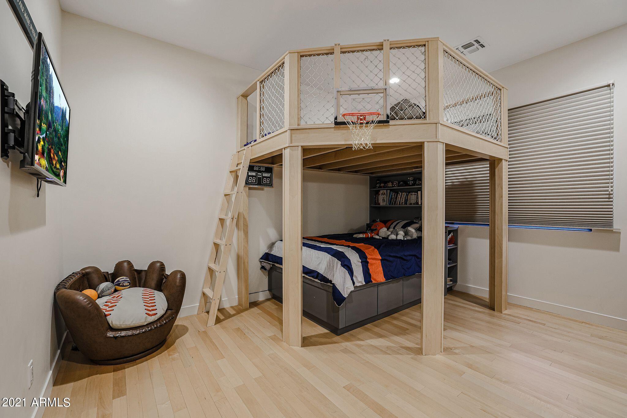 PINNACLE PEAK PLACE - Residential