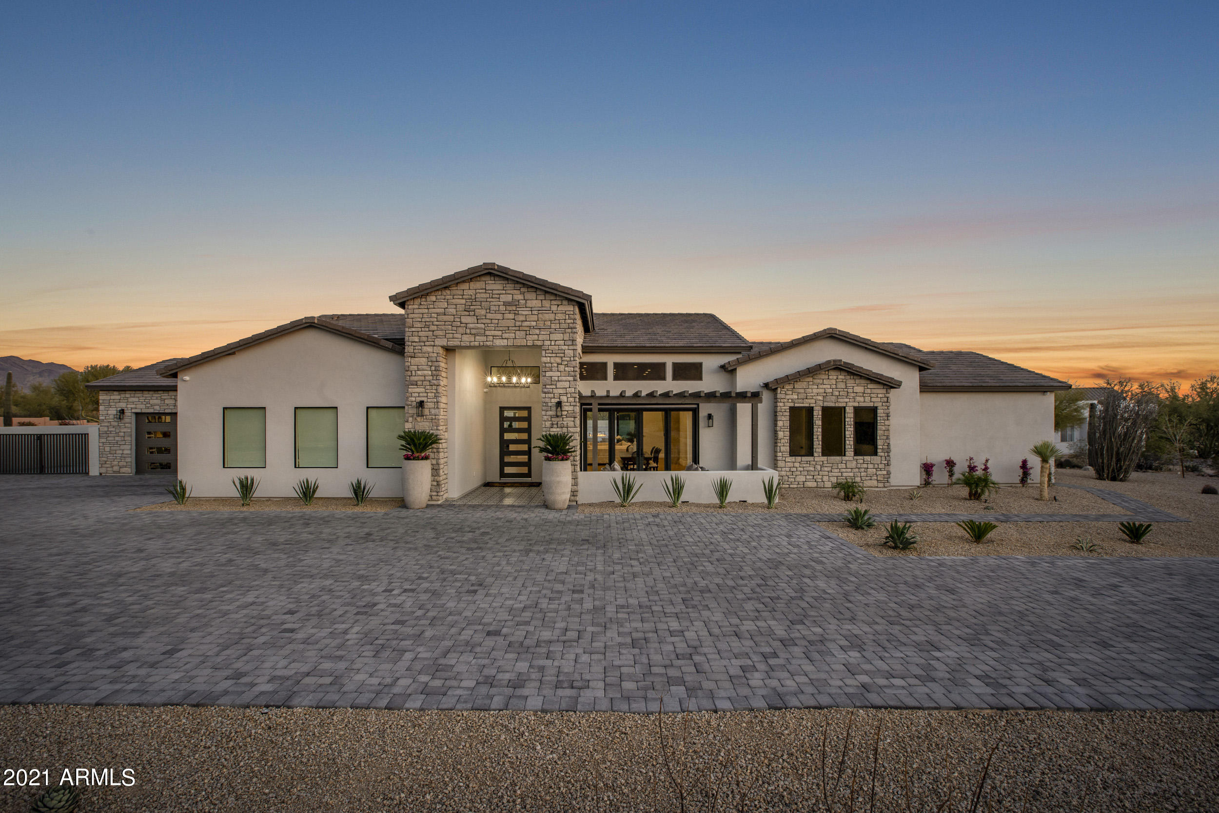 PINNACLE PEAK ESTATES - Residential