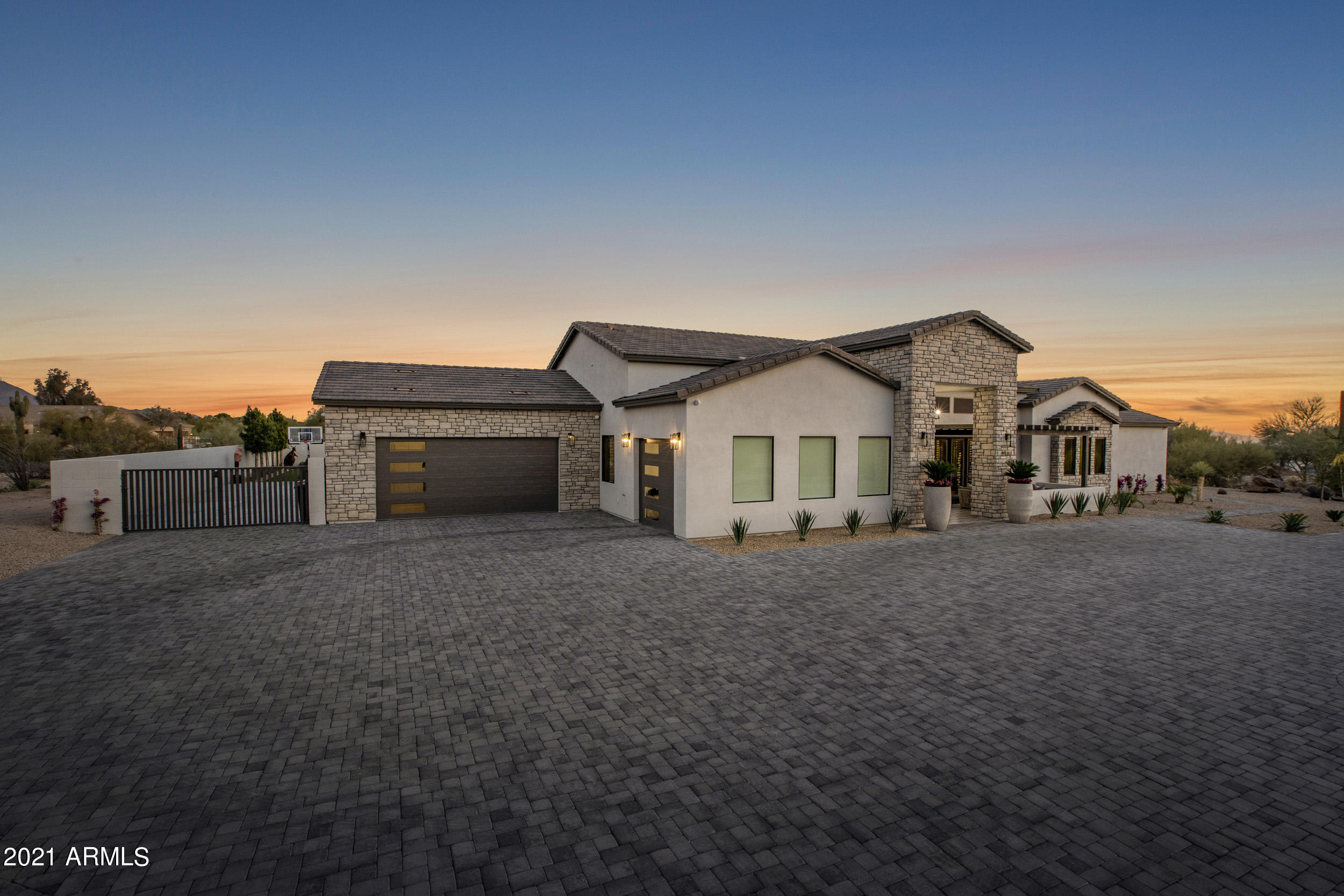 PINNACLE PEAK ESTATES - Residential