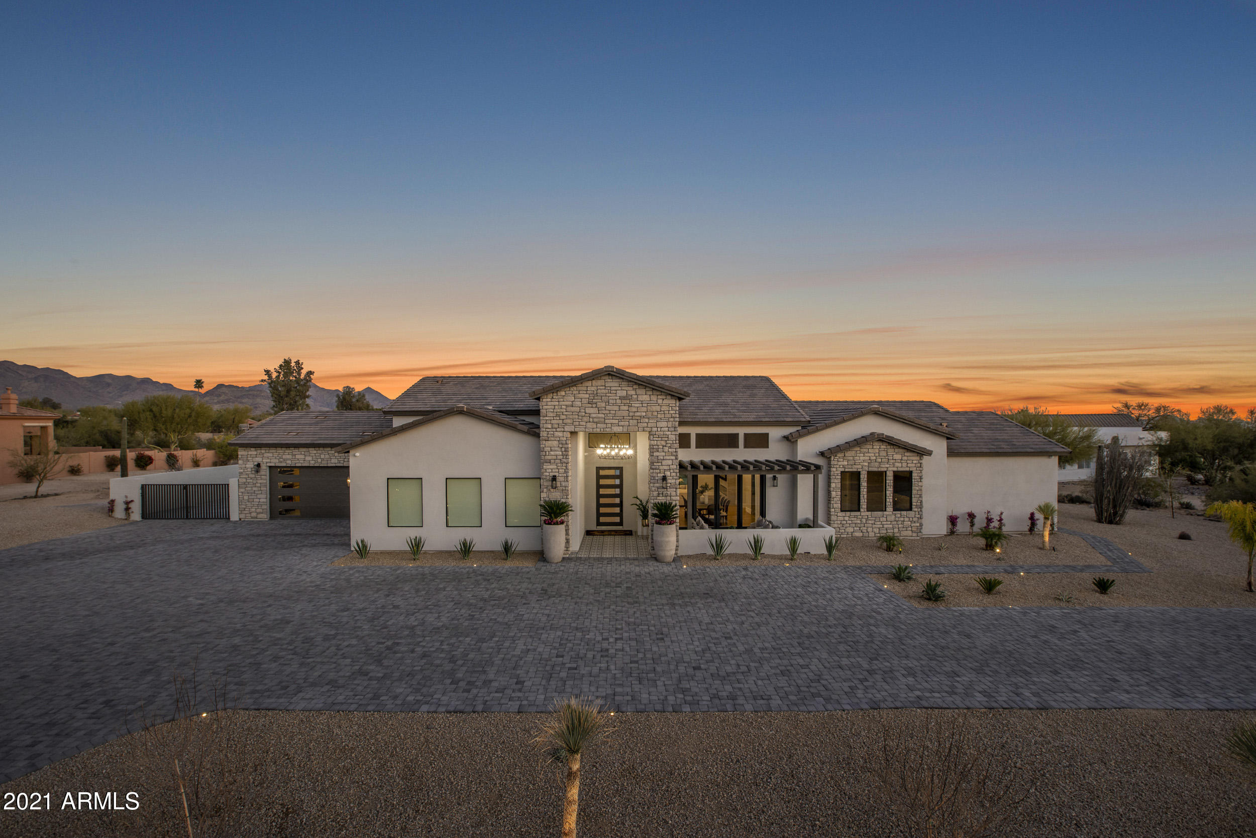 PINNACLE PEAK ESTATES - Residential