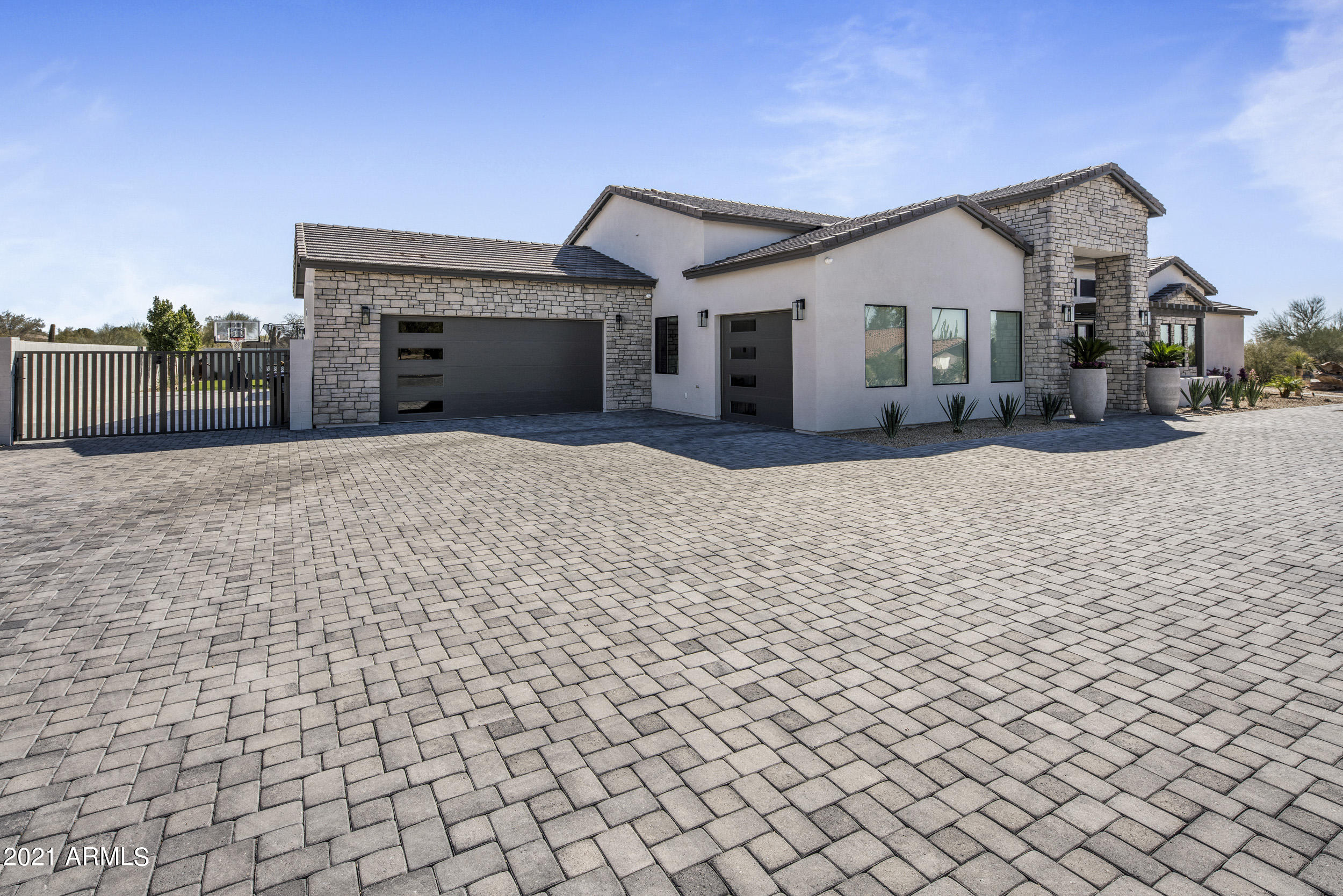 PINNACLE PEAK ESTATES - Residential