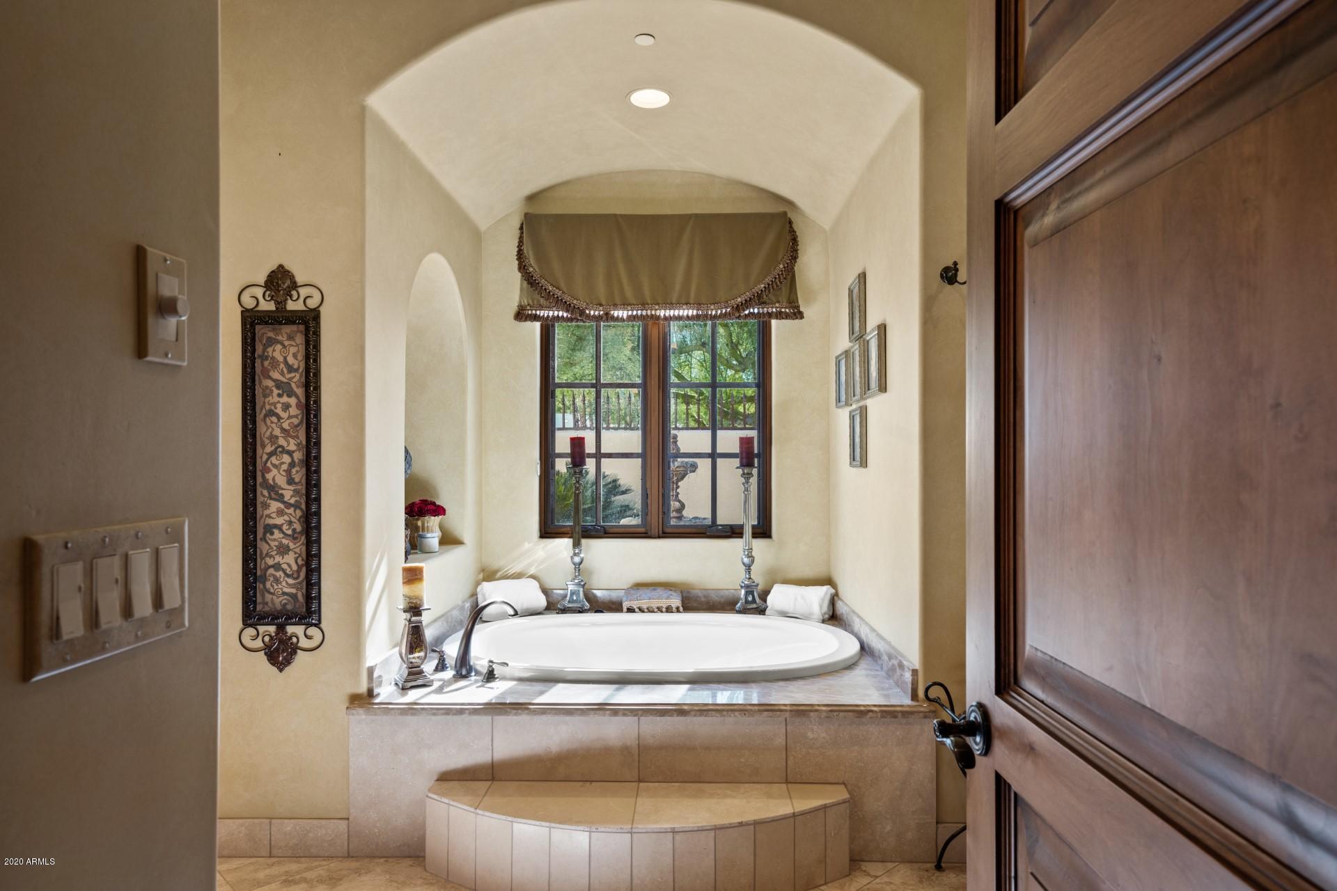 CAMELBACK COUNTRY CLUB ESTATES - Residential