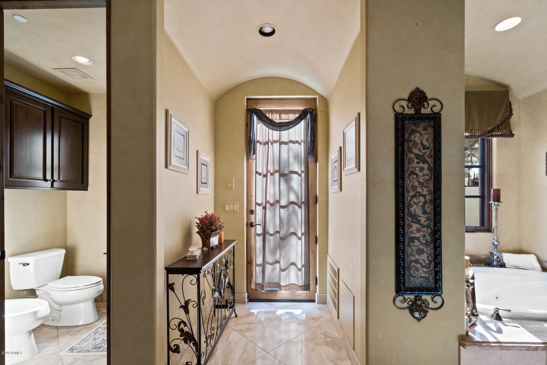 CAMELBACK COUNTRY CLUB ESTATES - Residential