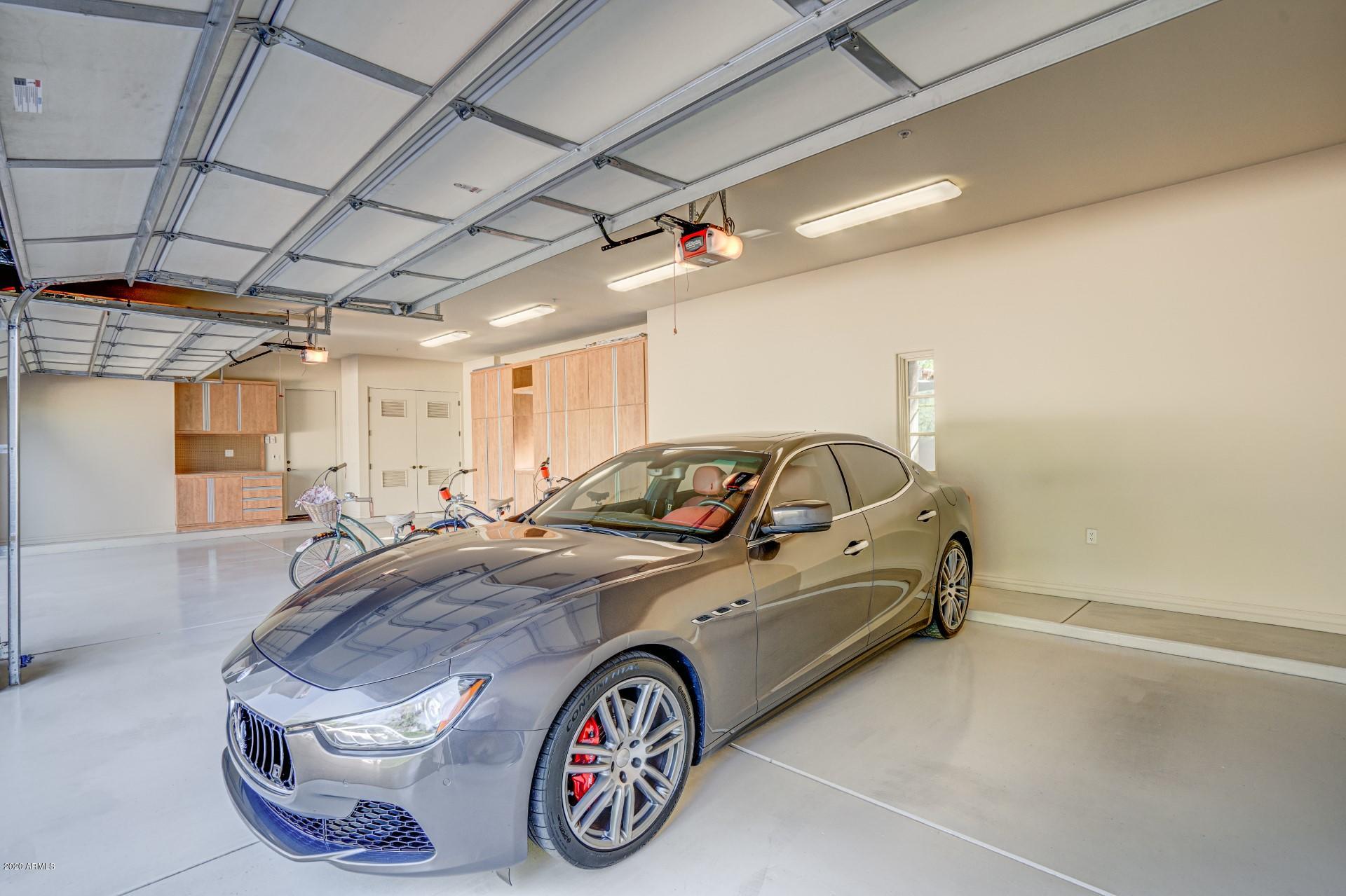 CAMELBACK COUNTRY CLUB ESTATES - Residential