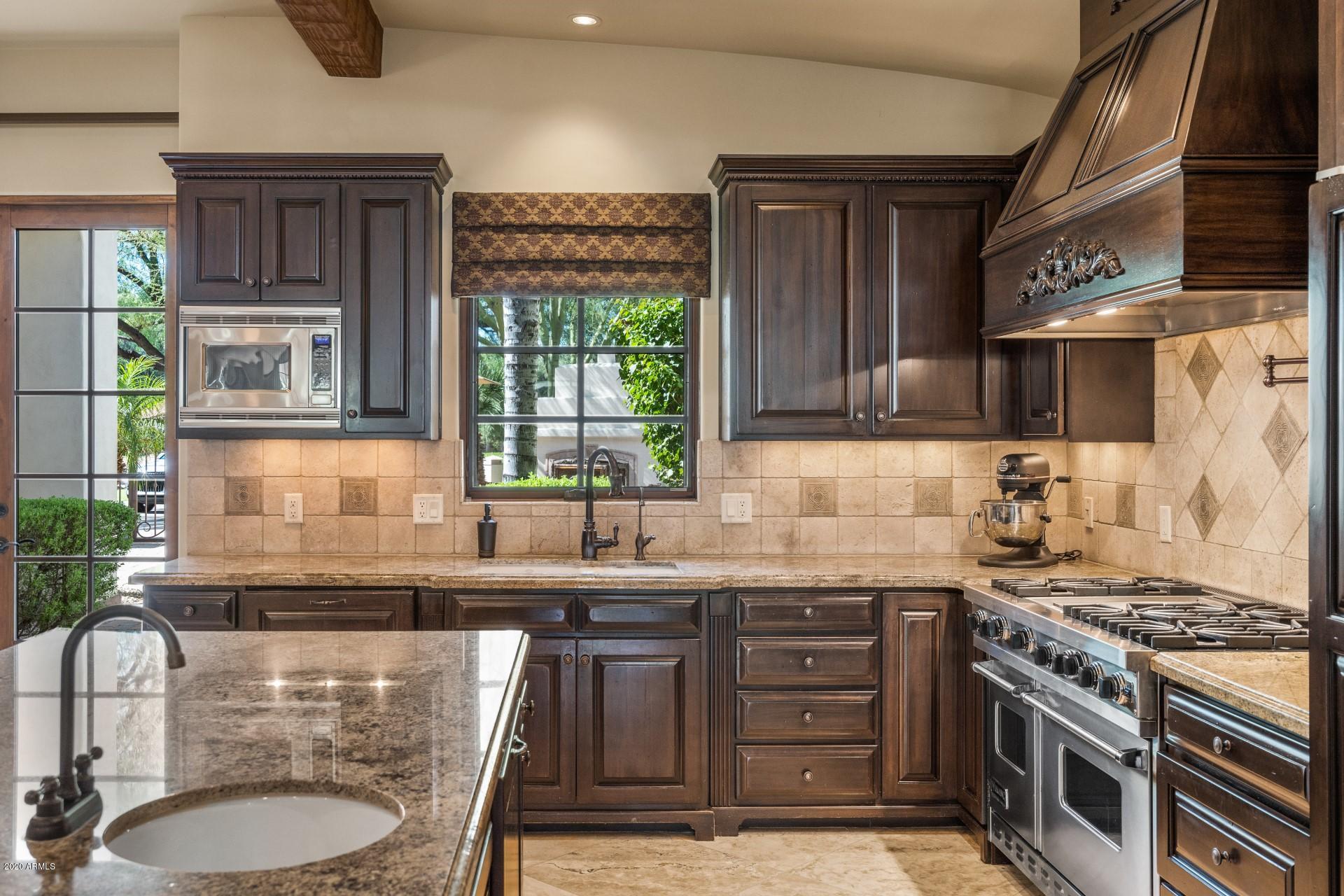 CAMELBACK COUNTRY CLUB ESTATES - Residential