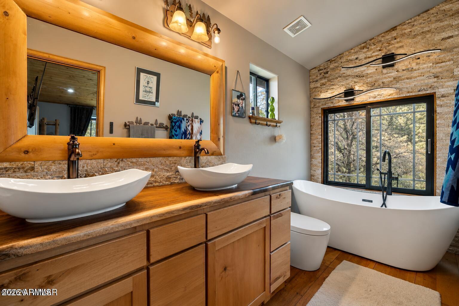PINE MEADOWS COUNTRY CLUB ESTATES - Residential