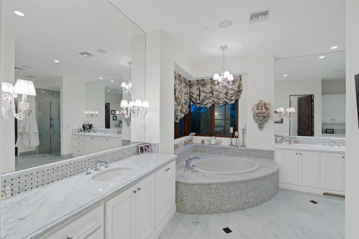 CASA BLANCA ESTATES LOT 20-37 & TR A - Residential