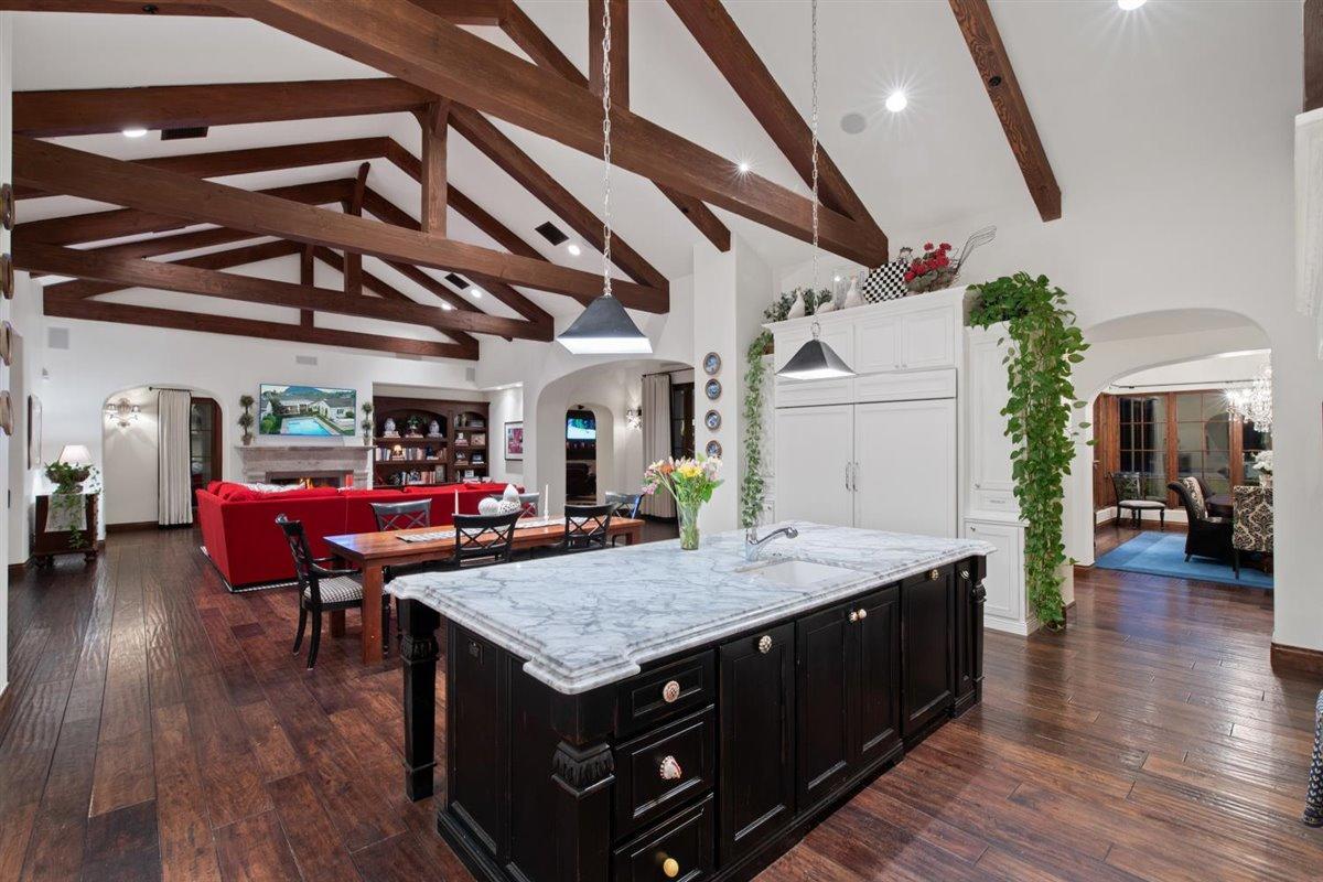 CASA BLANCA ESTATES LOT 20-37 & TR A - Residential