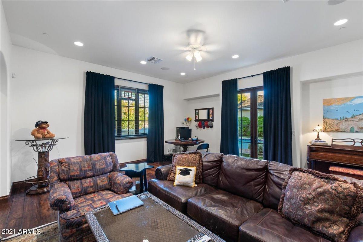 CASA BLANCA ESTATES LOT 20-37 & TR A - Residential