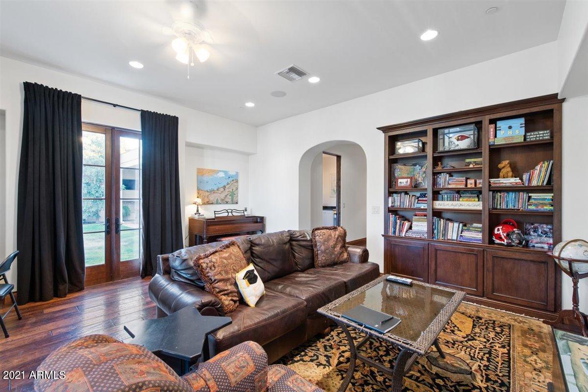 CASA BLANCA ESTATES LOT 20-37 & TR A - Residential