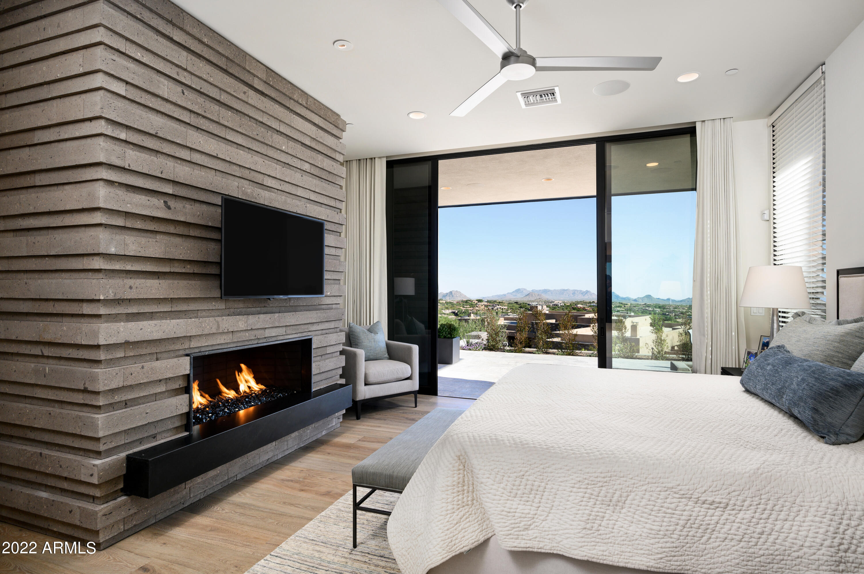 WHISPER ROCK - Residential