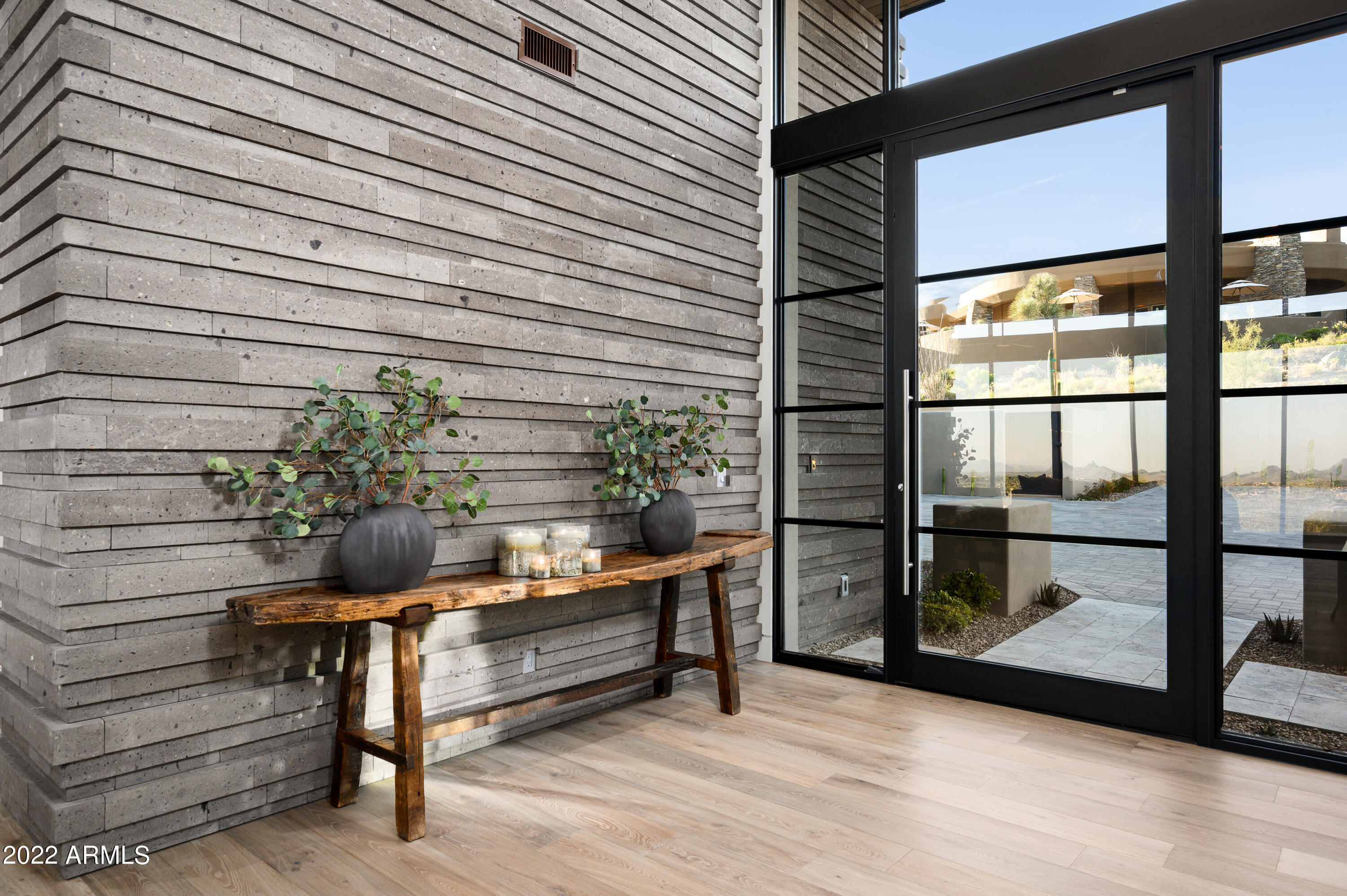 WHISPER ROCK - Residential