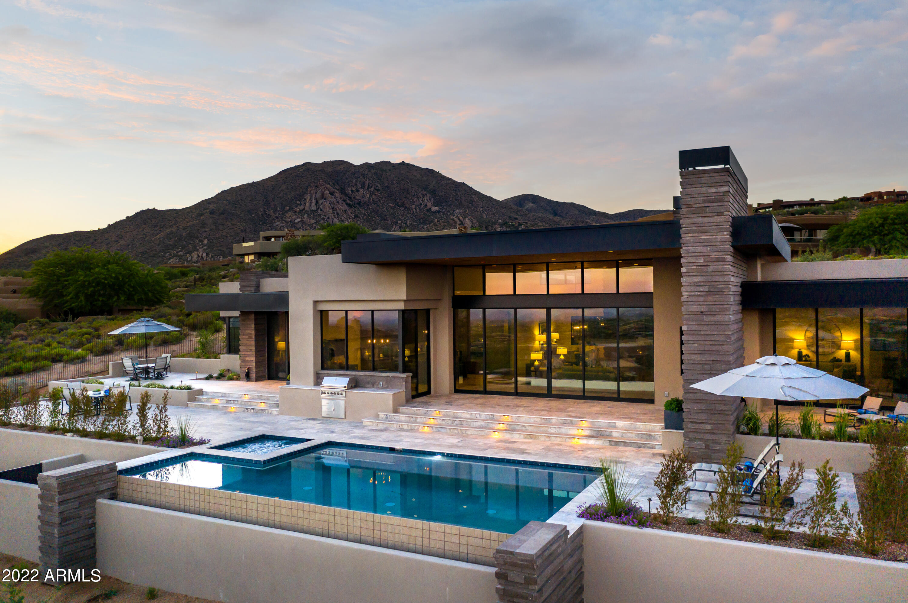 WHISPER ROCK - Residential