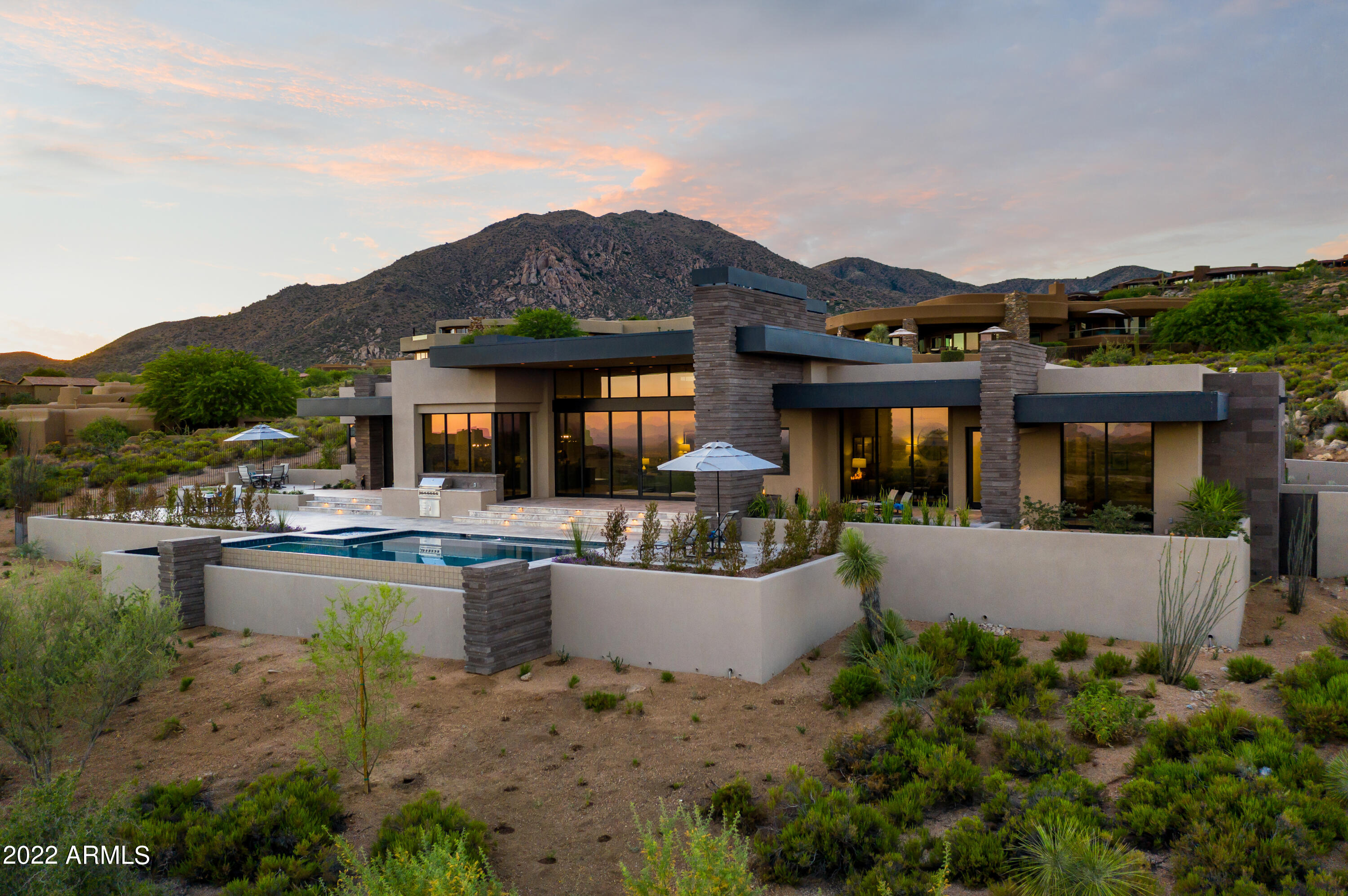 WHISPER ROCK - Residential