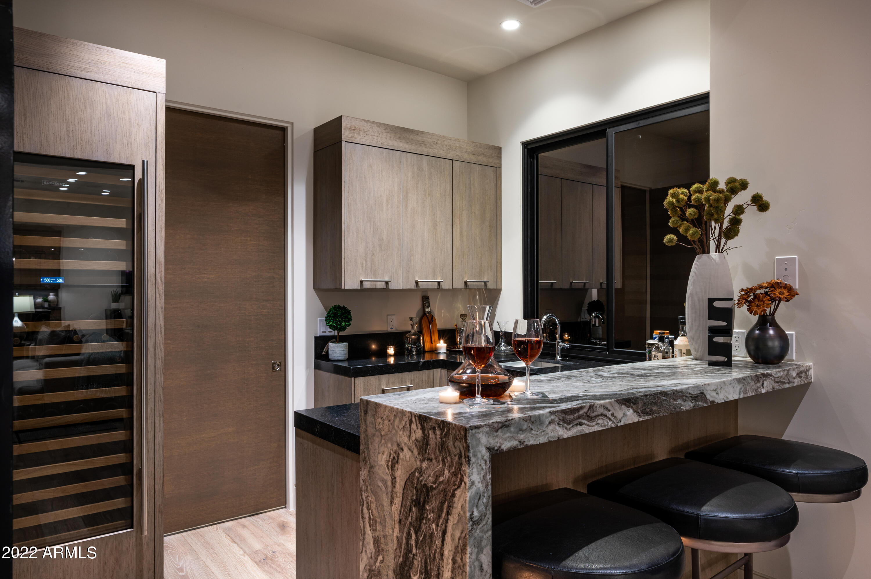 WHISPER ROCK - Residential