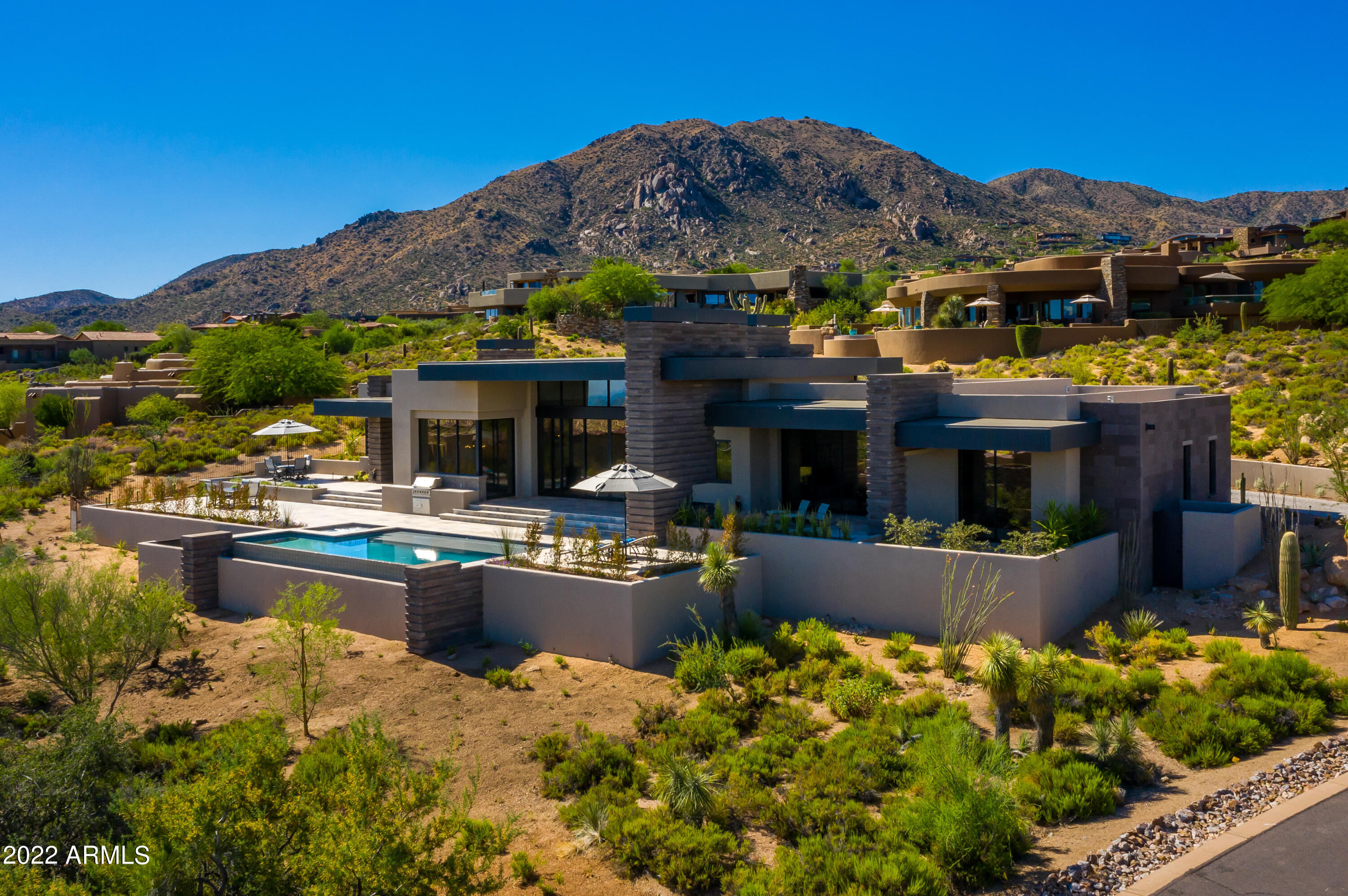 WHISPER ROCK - Residential