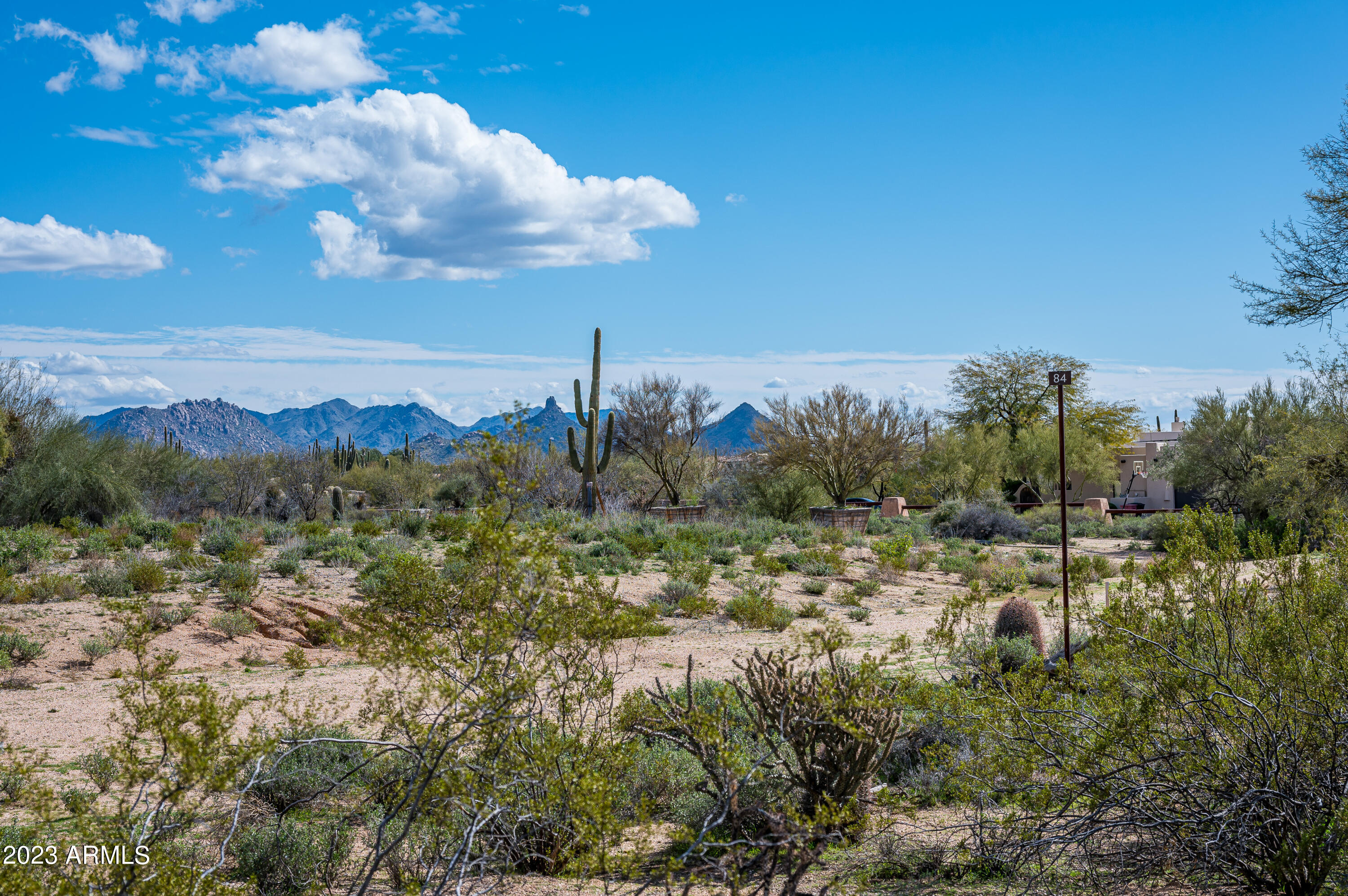 WHISPER ROCK - Residential