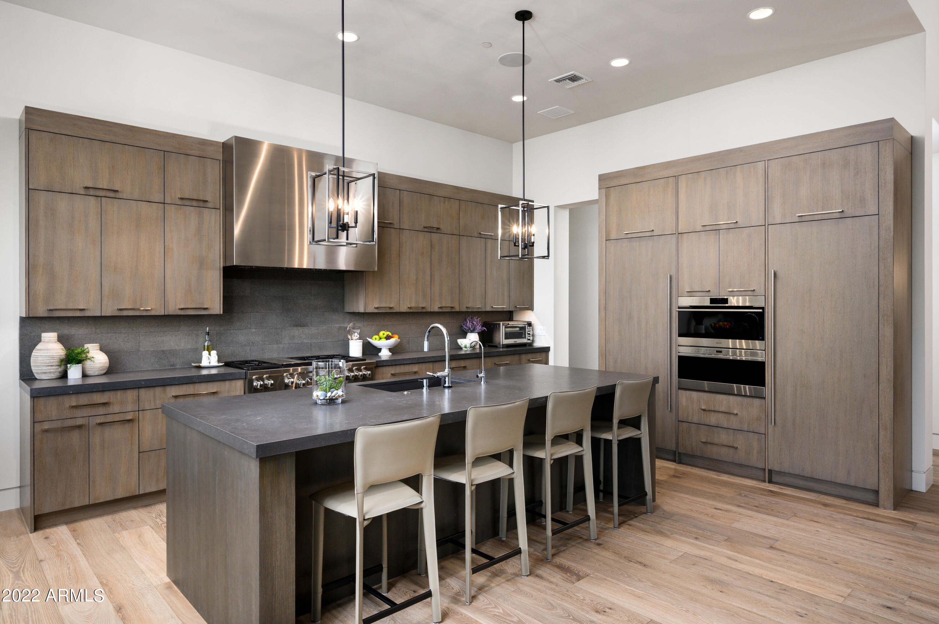 WHISPER ROCK - Residential
