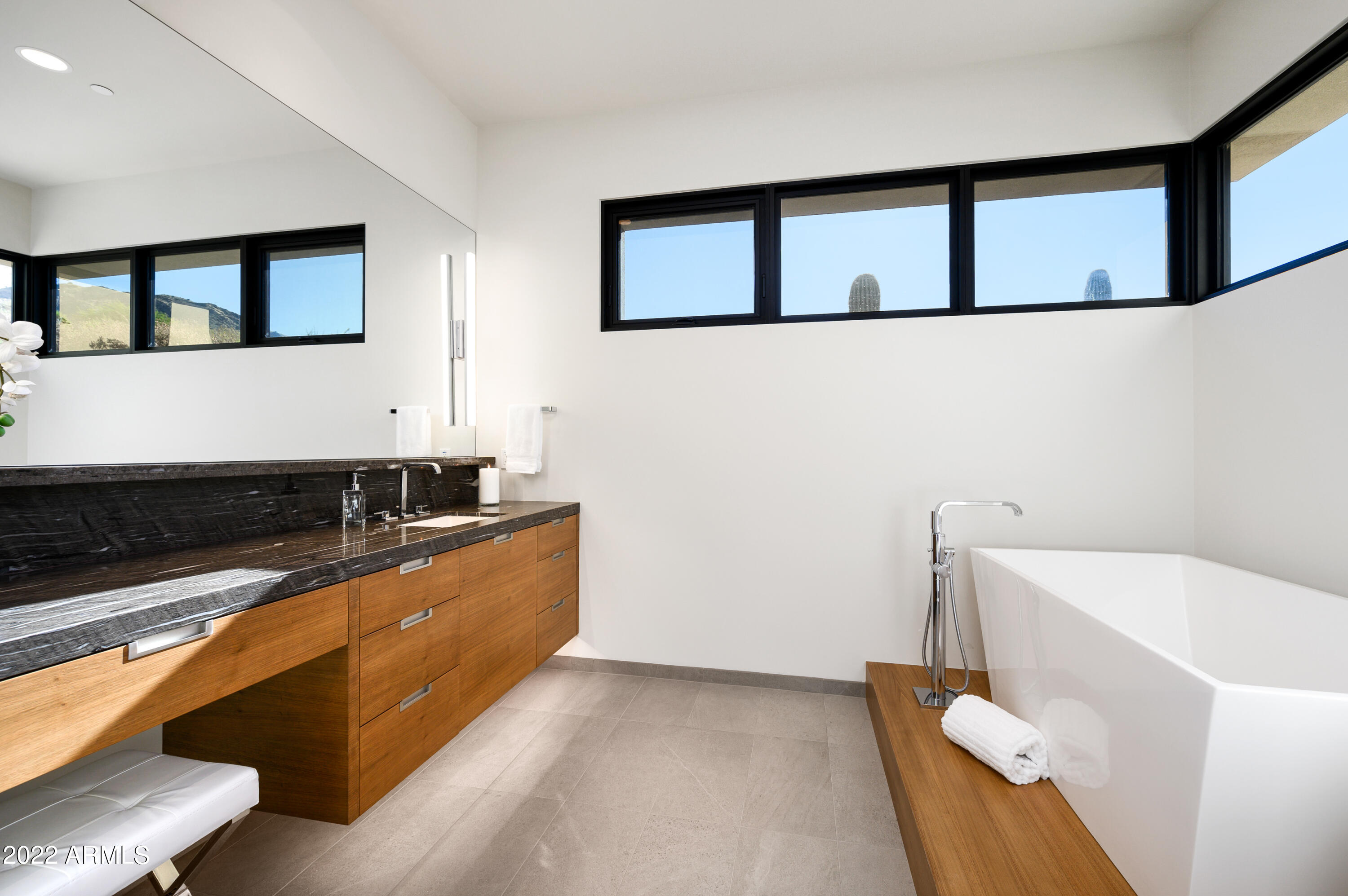 WHISPER ROCK - Residential