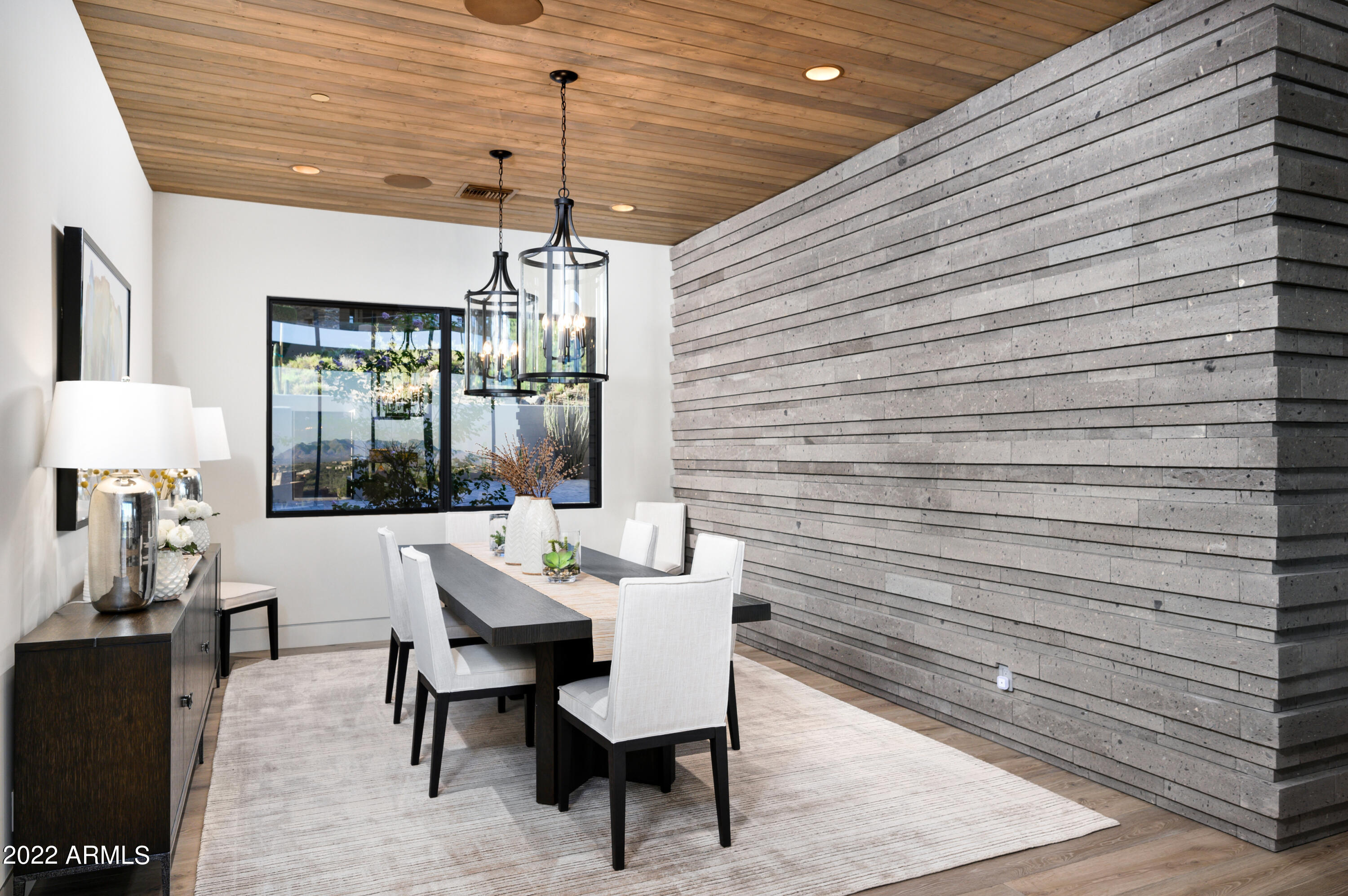 WHISPER ROCK - Residential