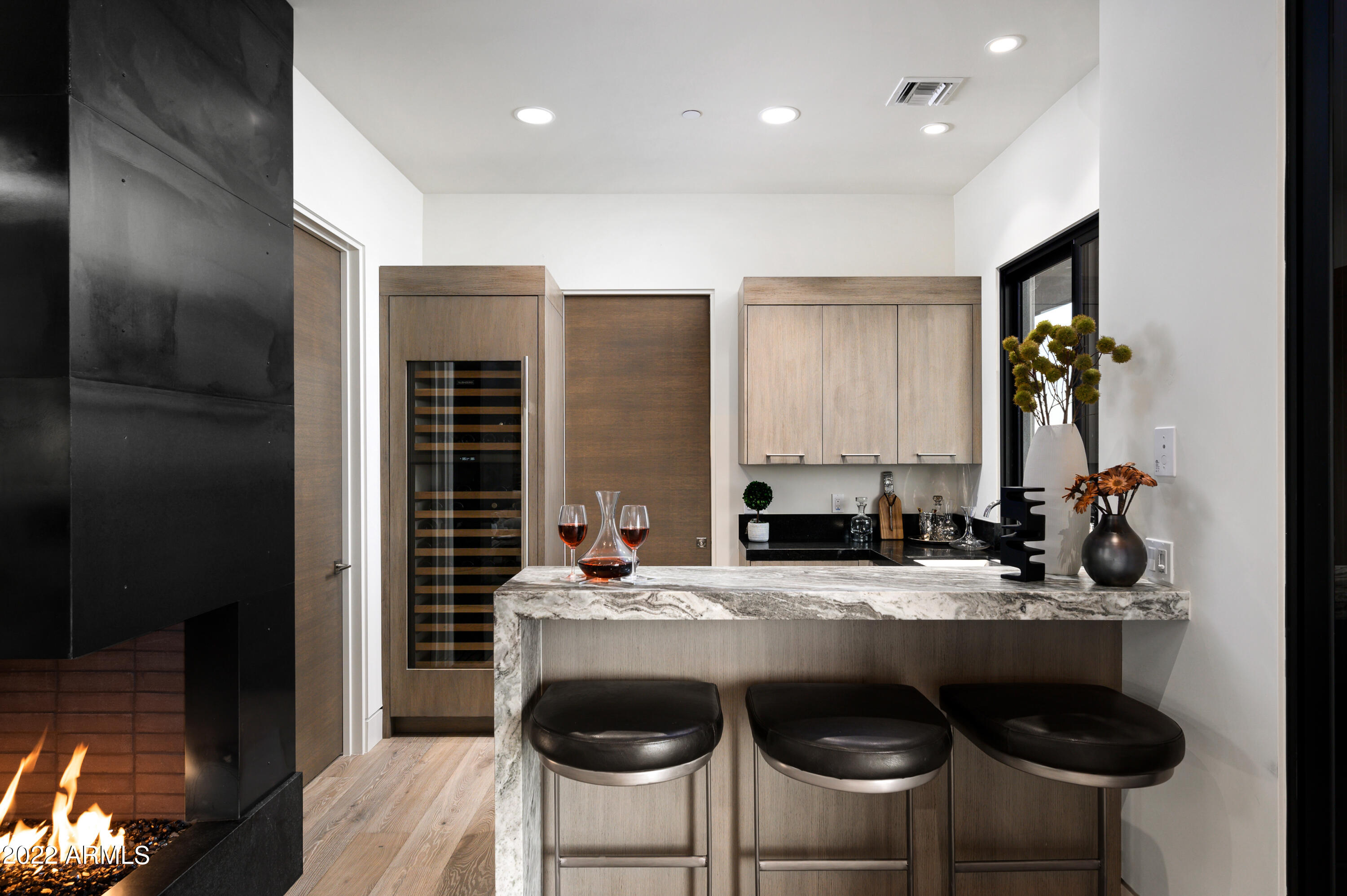 WHISPER ROCK - Residential