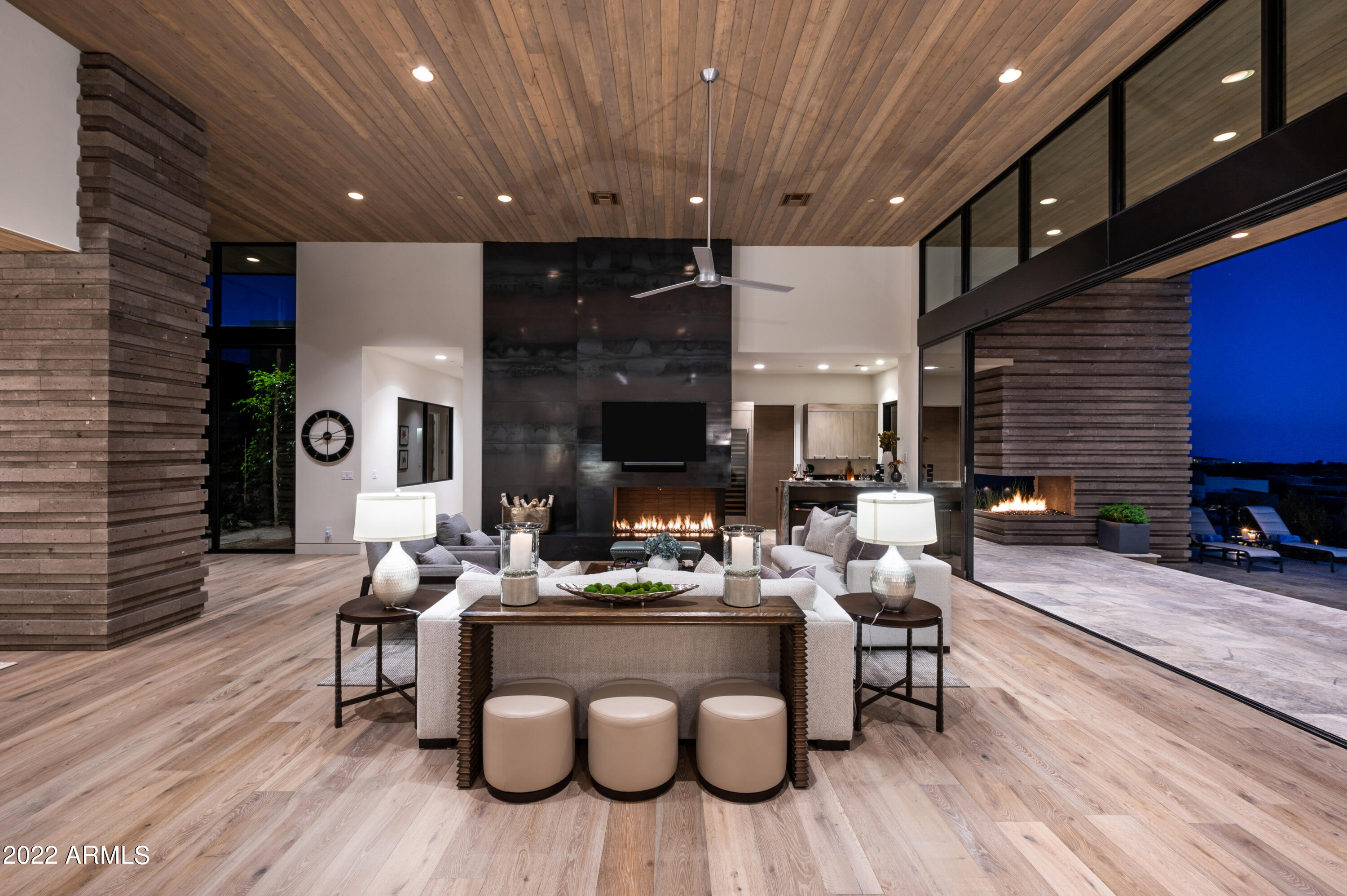 WHISPER ROCK - Residential