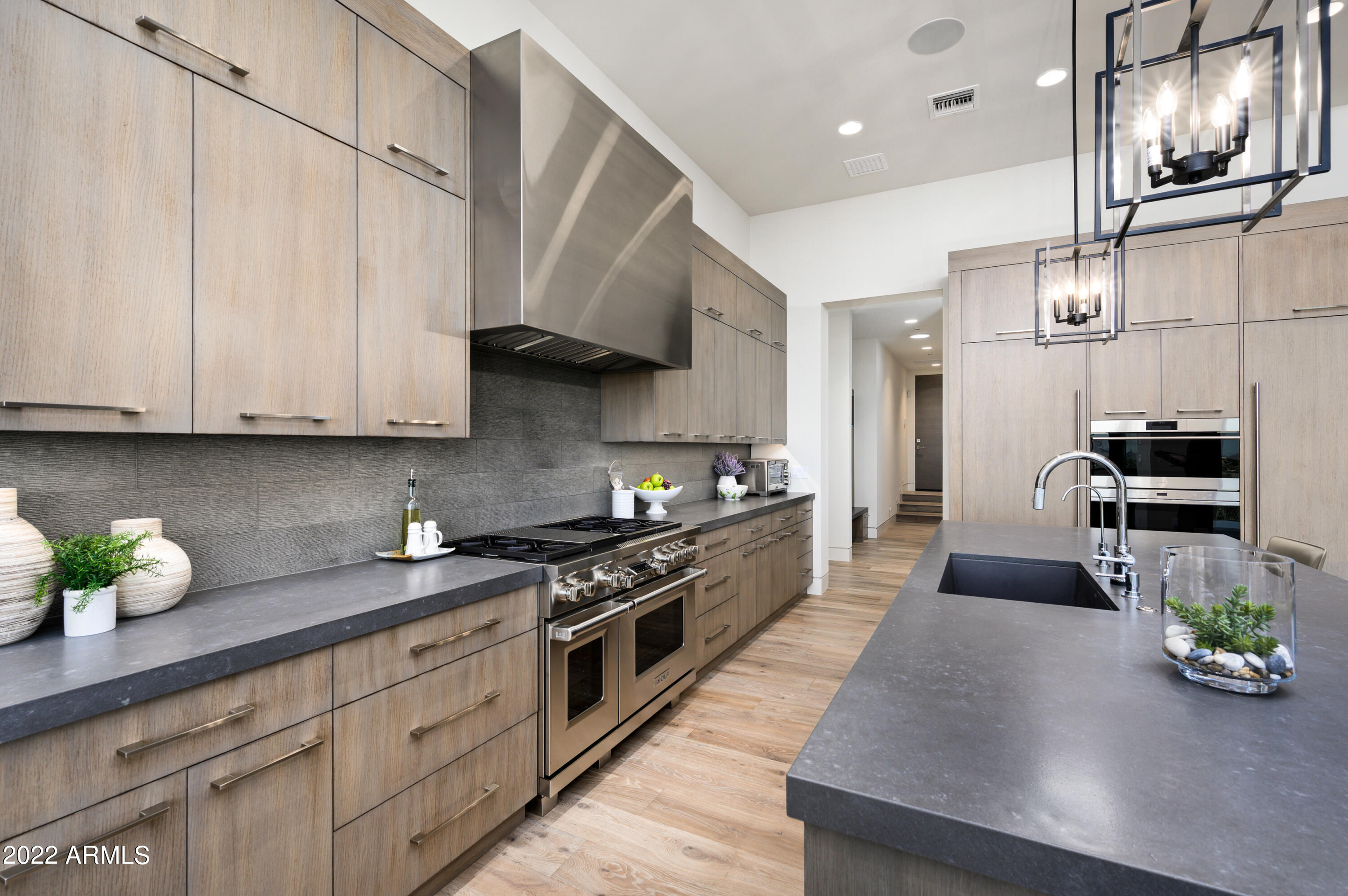 WHISPER ROCK - Residential