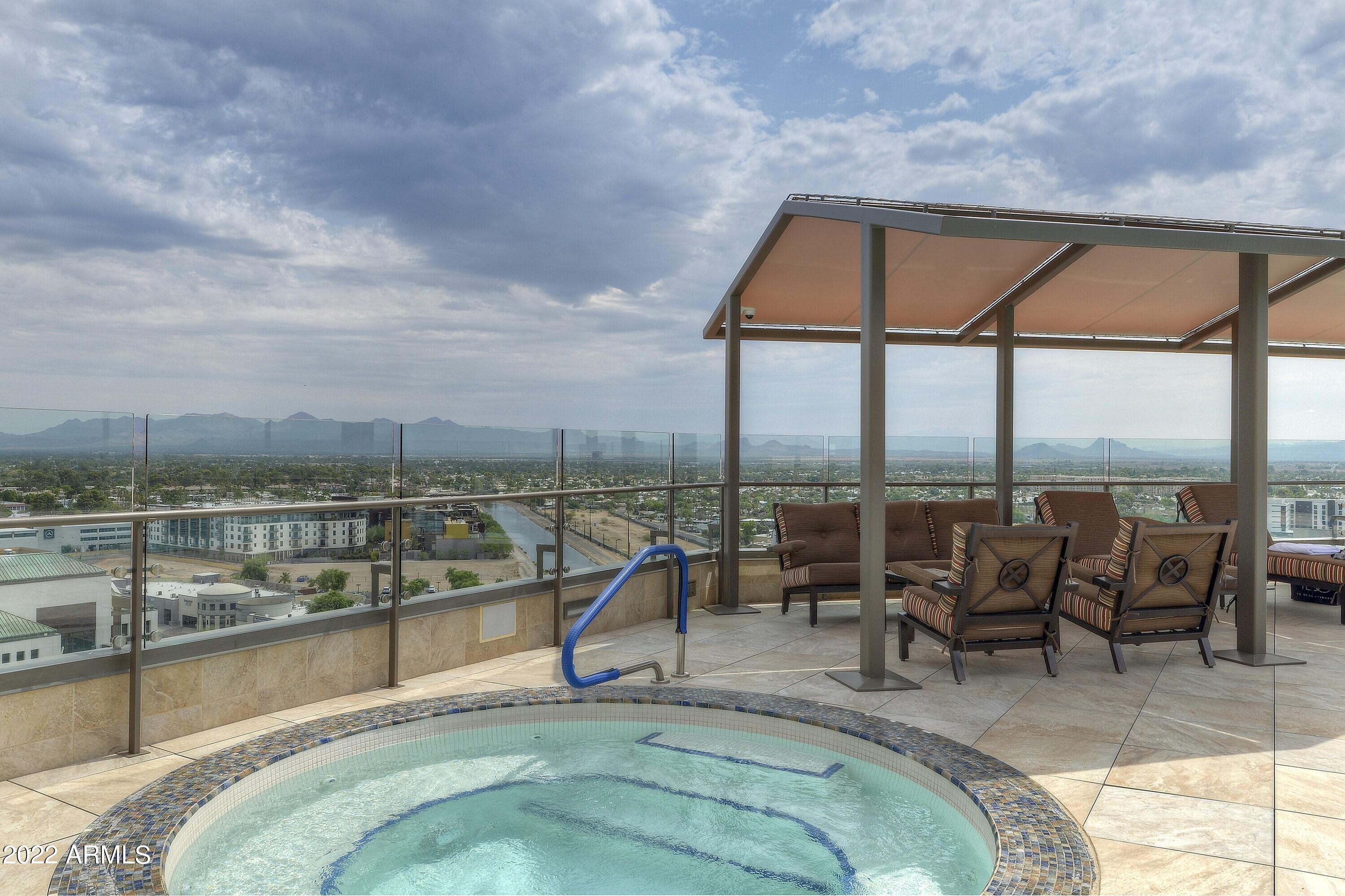 SCOTTSDALE WATERFRONT RESIDENCES - Residential