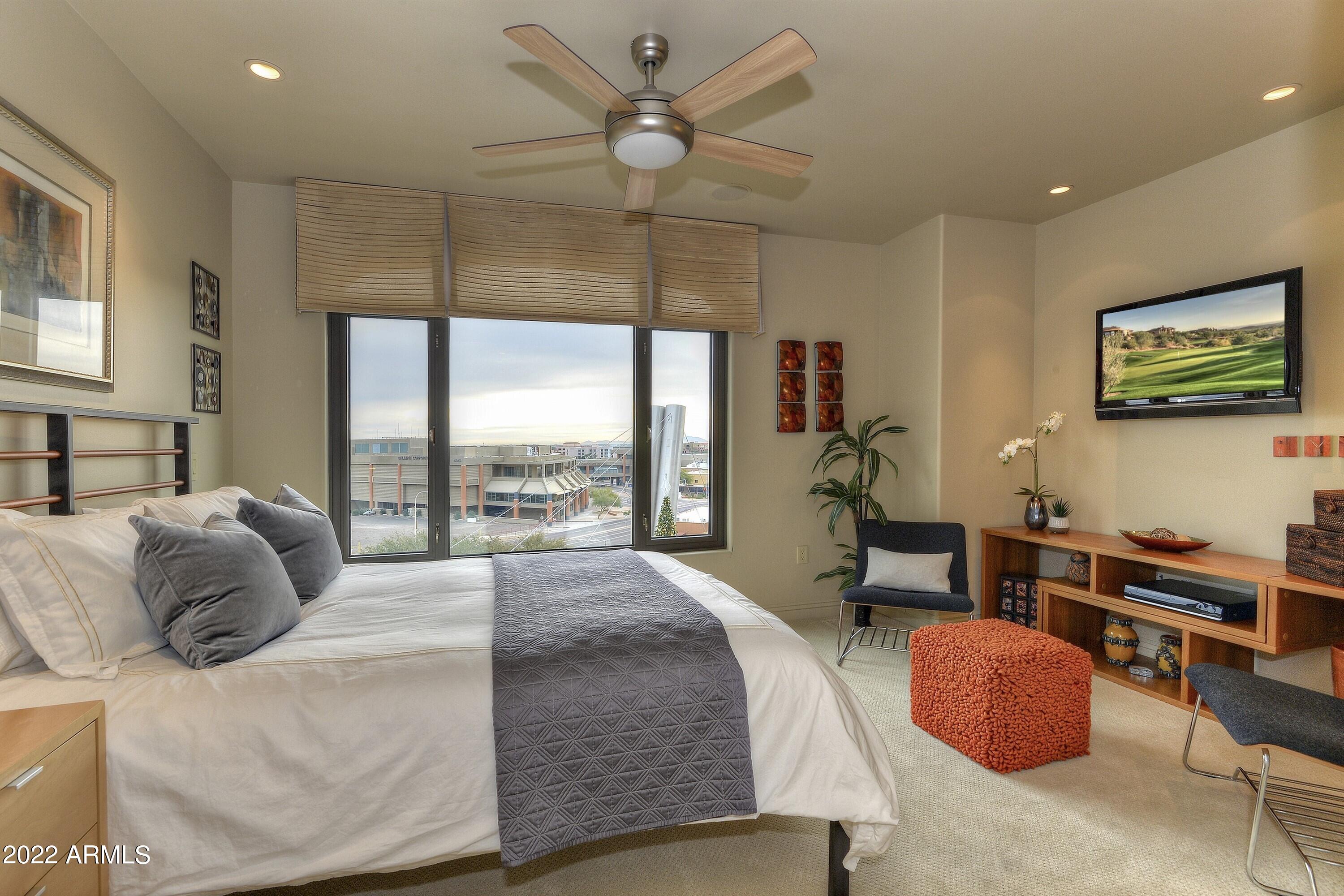 SCOTTSDALE WATERFRONT RESIDENCES - Residential
