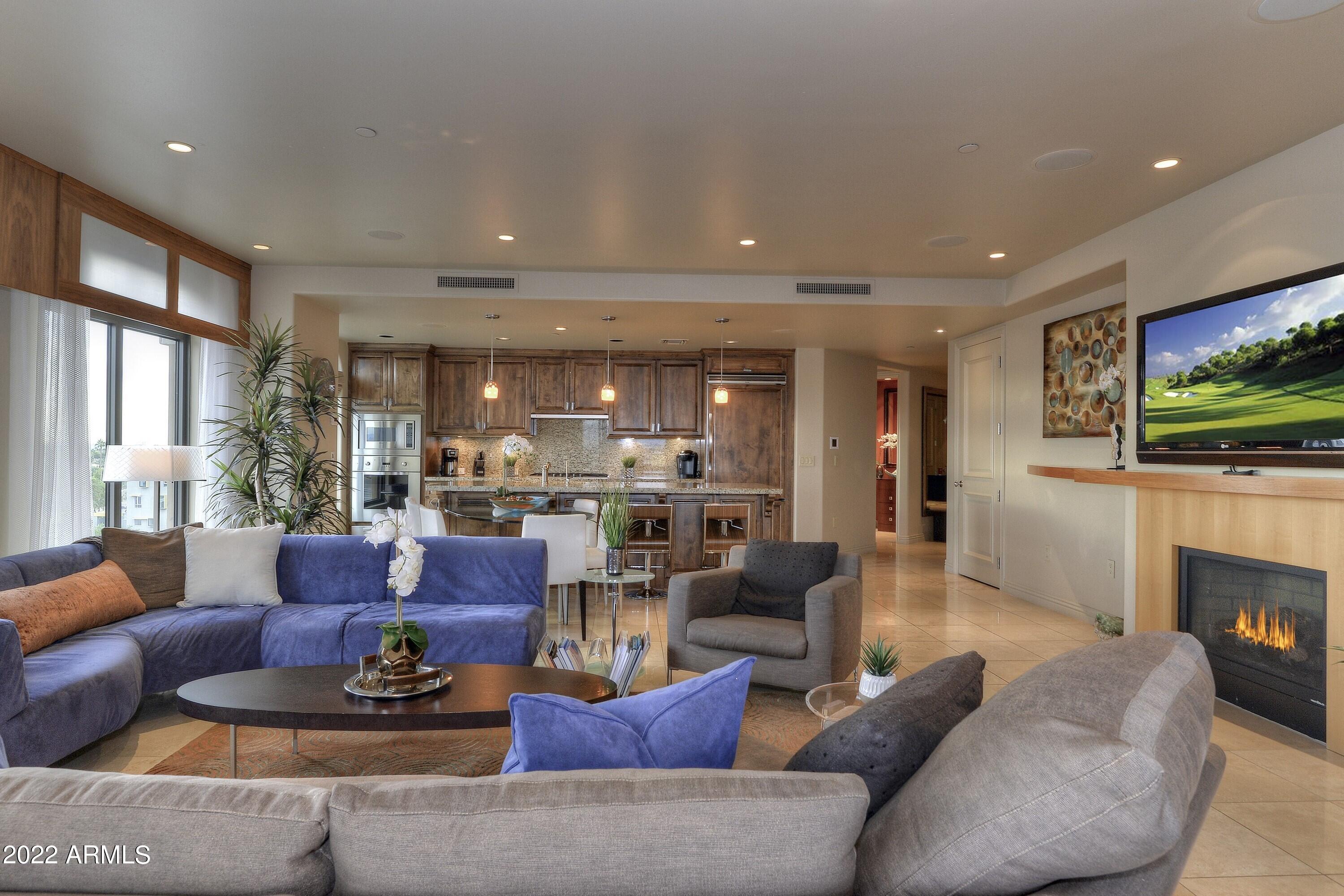 SCOTTSDALE WATERFRONT RESIDENCES - Residential