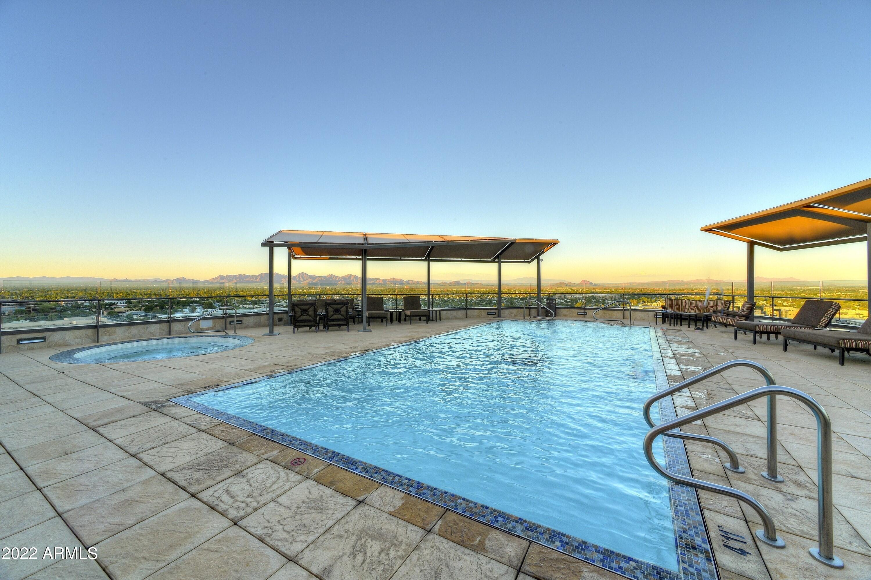 SCOTTSDALE WATERFRONT RESIDENCES - Residential